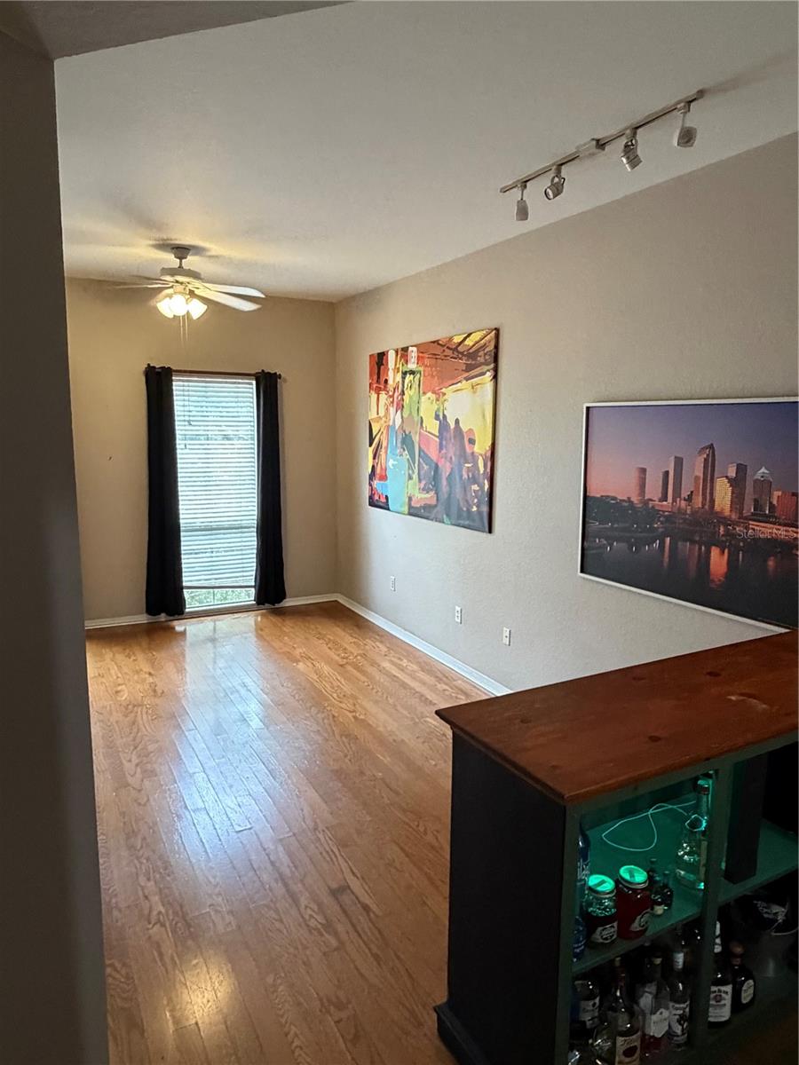 Image 5 of 18 For 402 Armenia Avenue 132