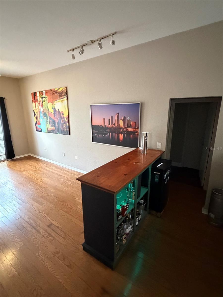 Image 7 of 18 For 402 Armenia Avenue 132