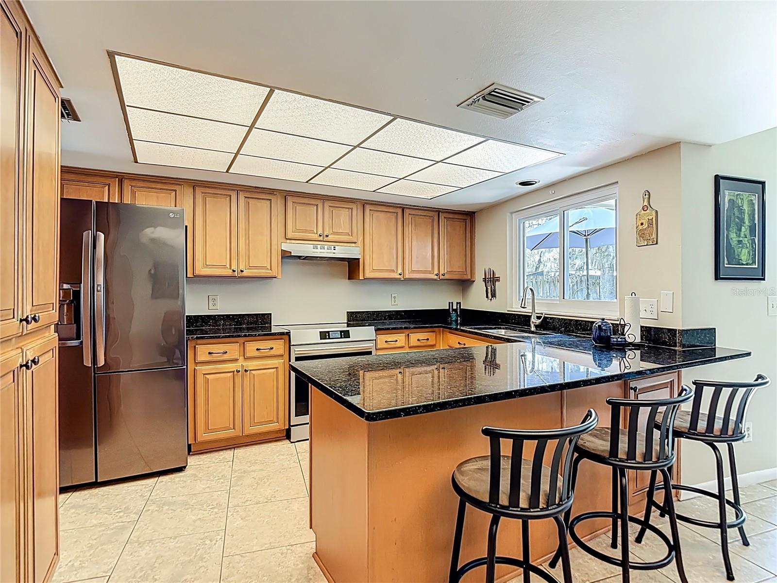 Listing photo id 9 for 9416 Bellhaven Street