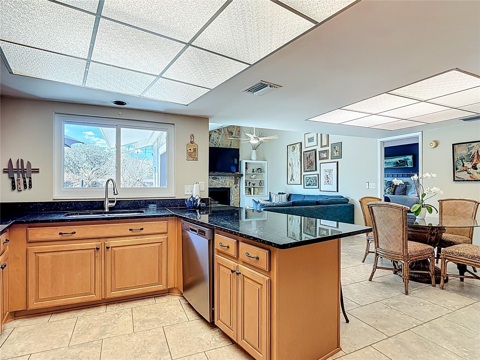 Listing photo id 12 for 9416 Bellhaven Street