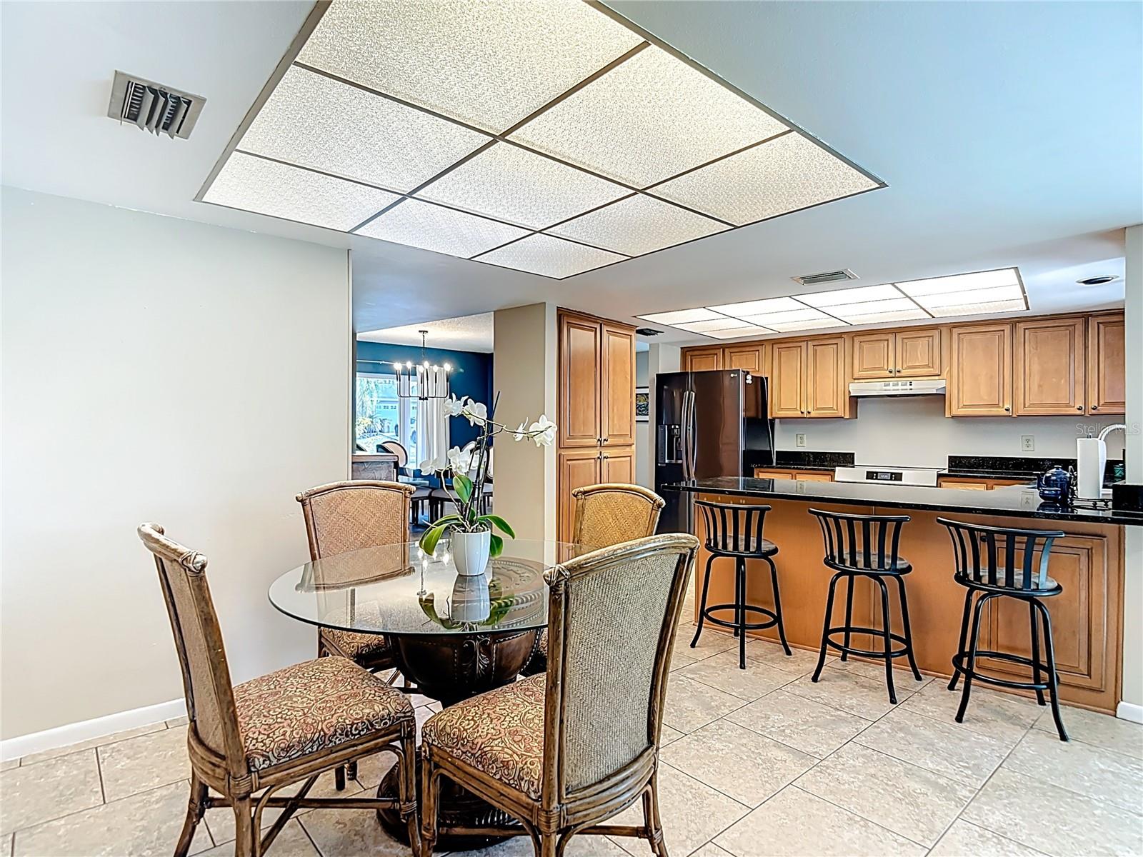 Listing photo id 15 for 9416 Bellhaven Street