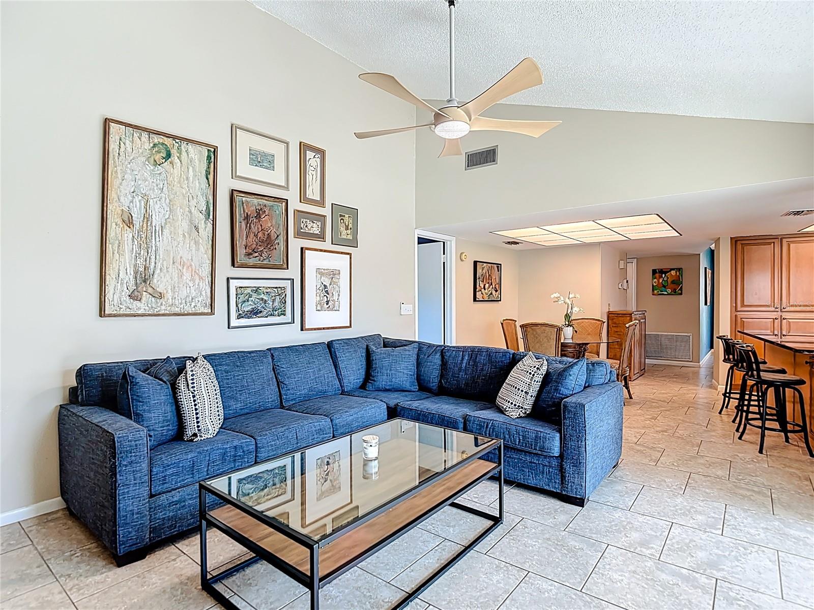 Listing photo id 19 for 9416 Bellhaven Street