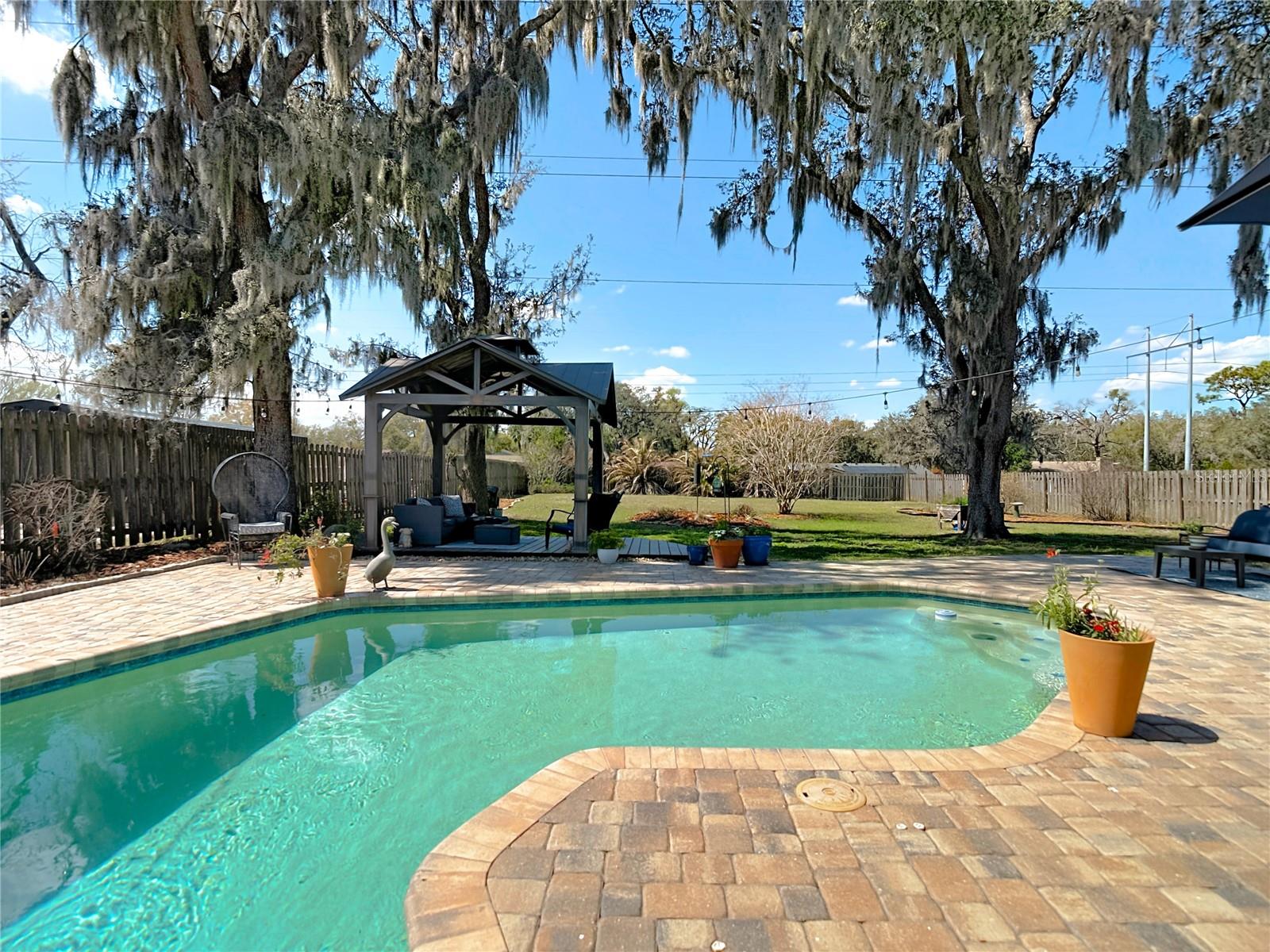 Listing photo id 21 for 9416 Bellhaven Street