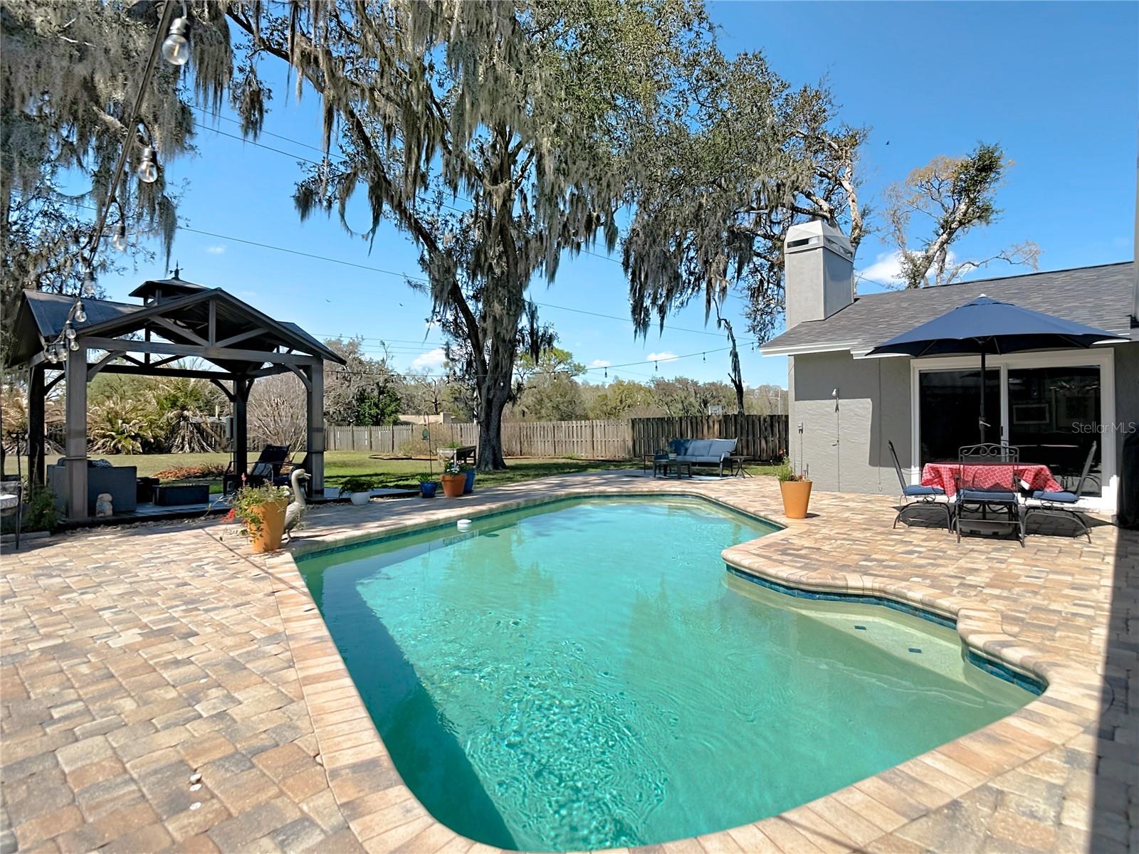 Listing photo id 22 for 9416 Bellhaven Street