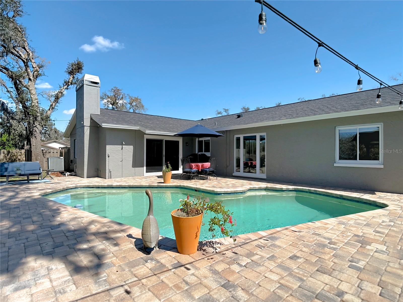 Listing photo id 23 for 9416 Bellhaven Street