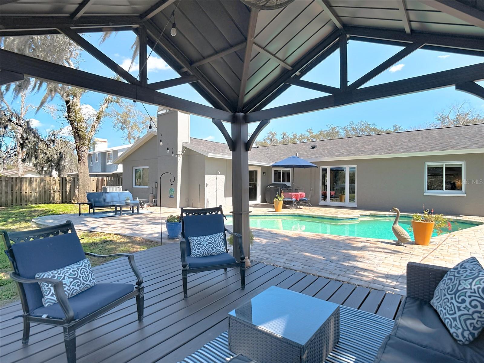 Listing photo id 26 for 9416 Bellhaven Street