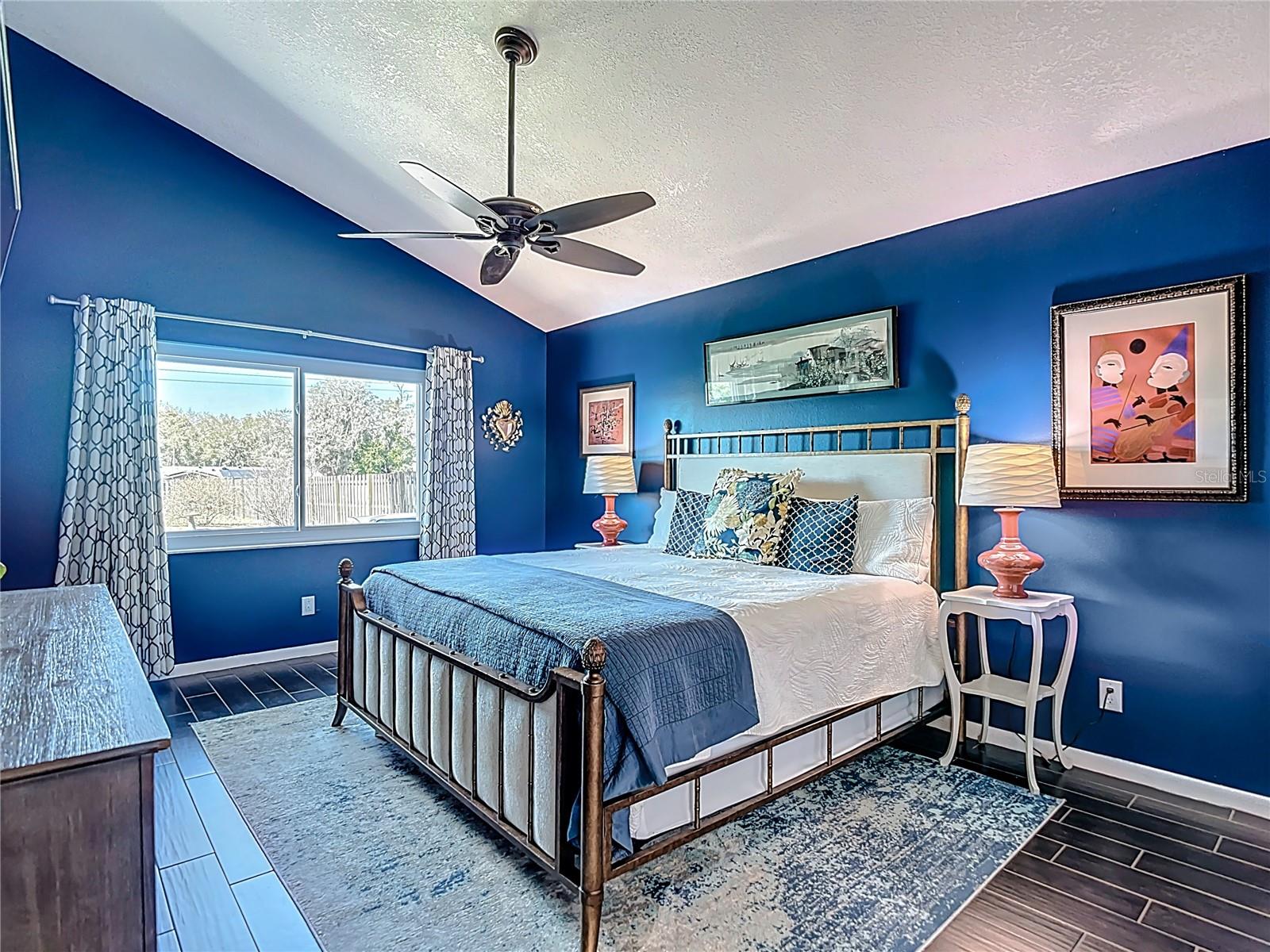 Listing photo id 29 for 9416 Bellhaven Street