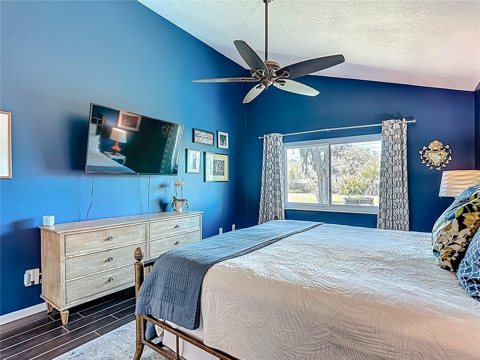 Listing photo id 30 for 9416 Bellhaven Street