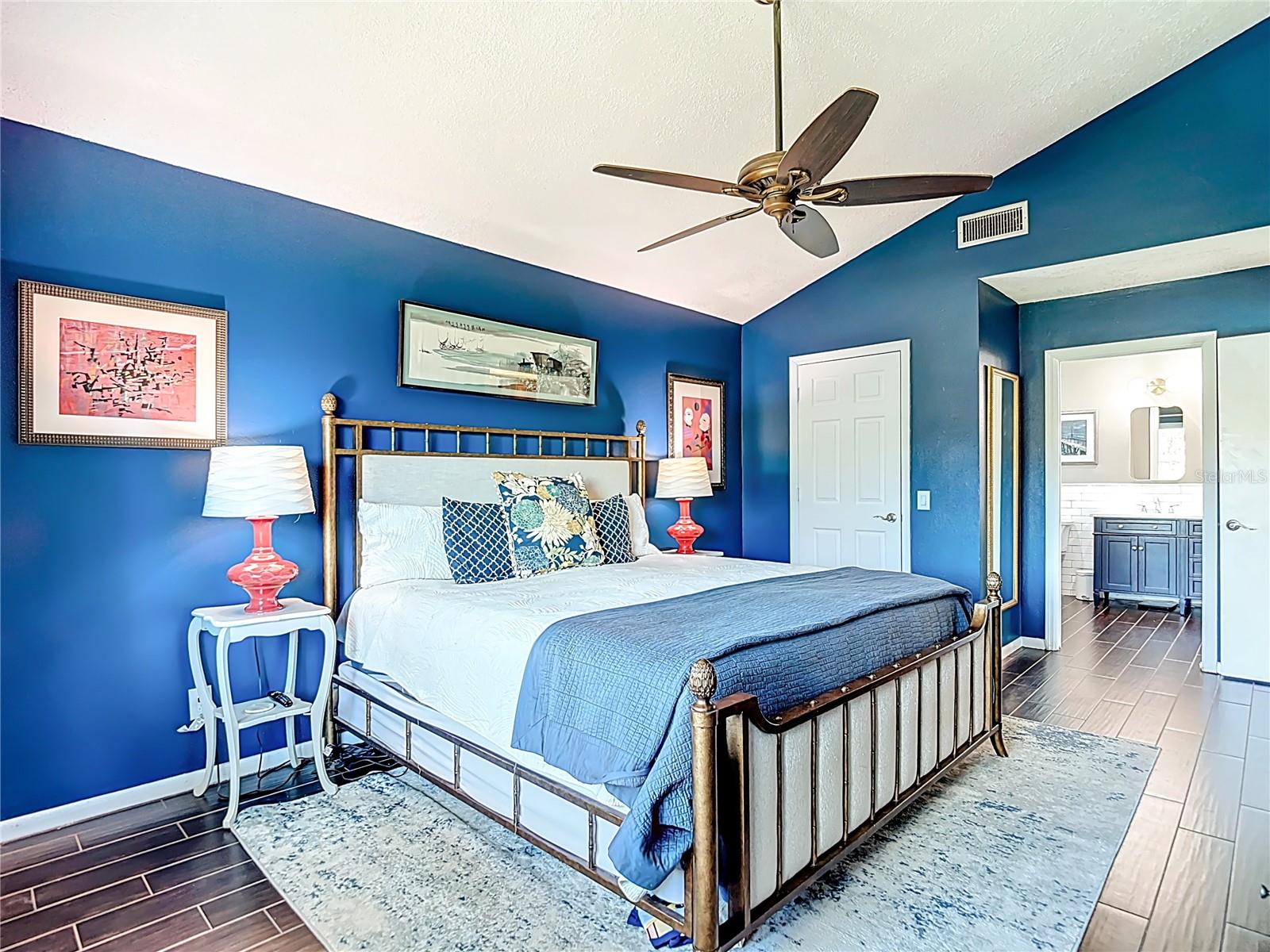 Listing photo id 32 for 9416 Bellhaven Street