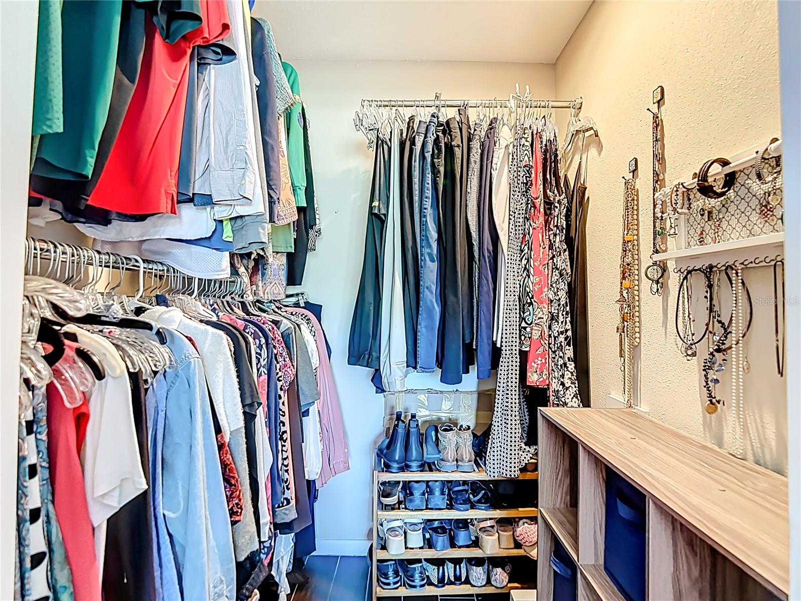 Listing photo id 33 for 9416 Bellhaven Street