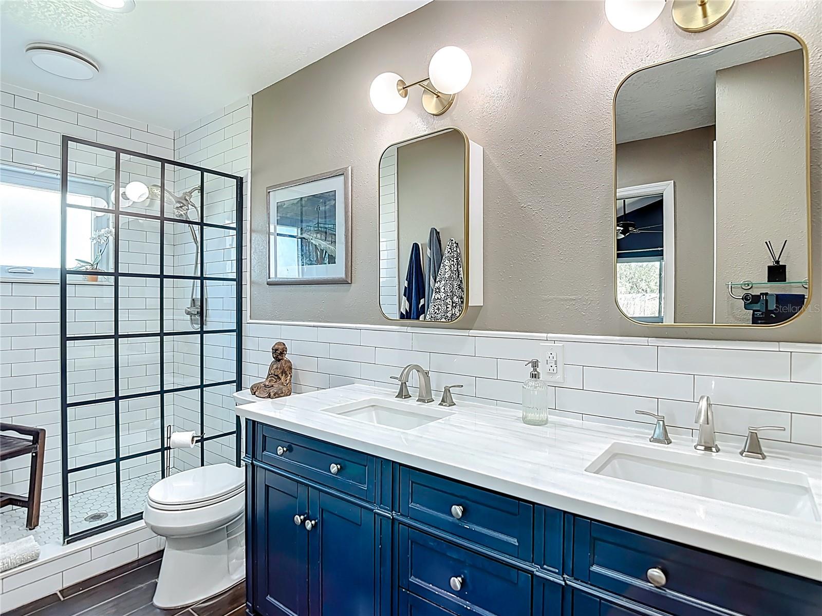 Listing photo id 35 for 9416 Bellhaven Street