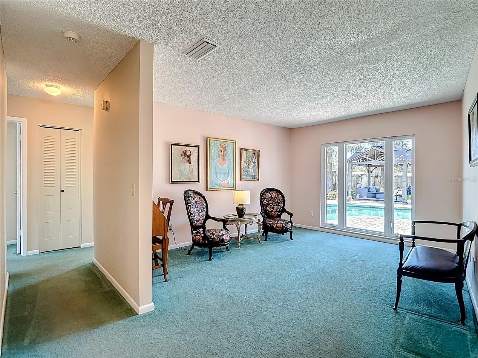 Listing photo id 39 for 9416 Bellhaven Street