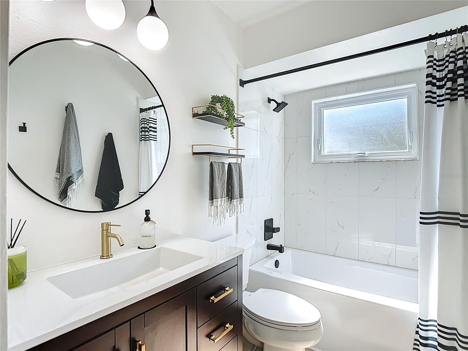 Listing photo id 41 for 9416 Bellhaven Street