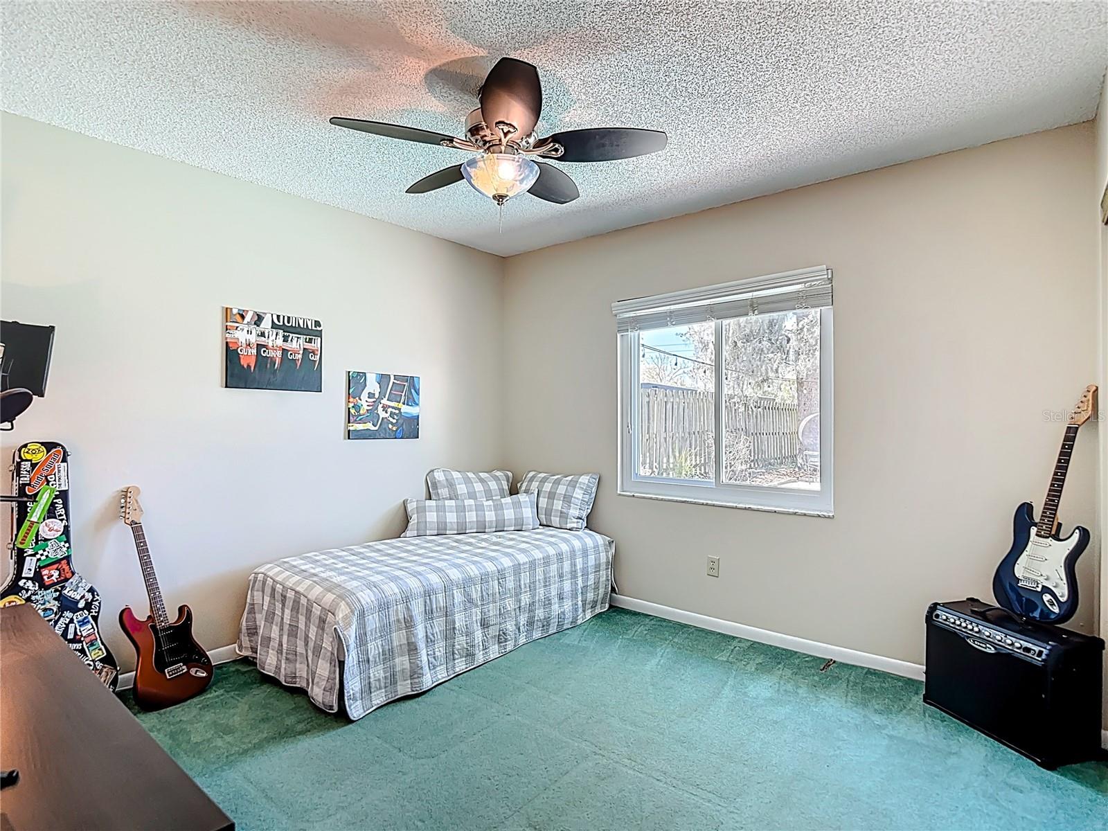 Listing photo id 47 for 9416 Bellhaven Street