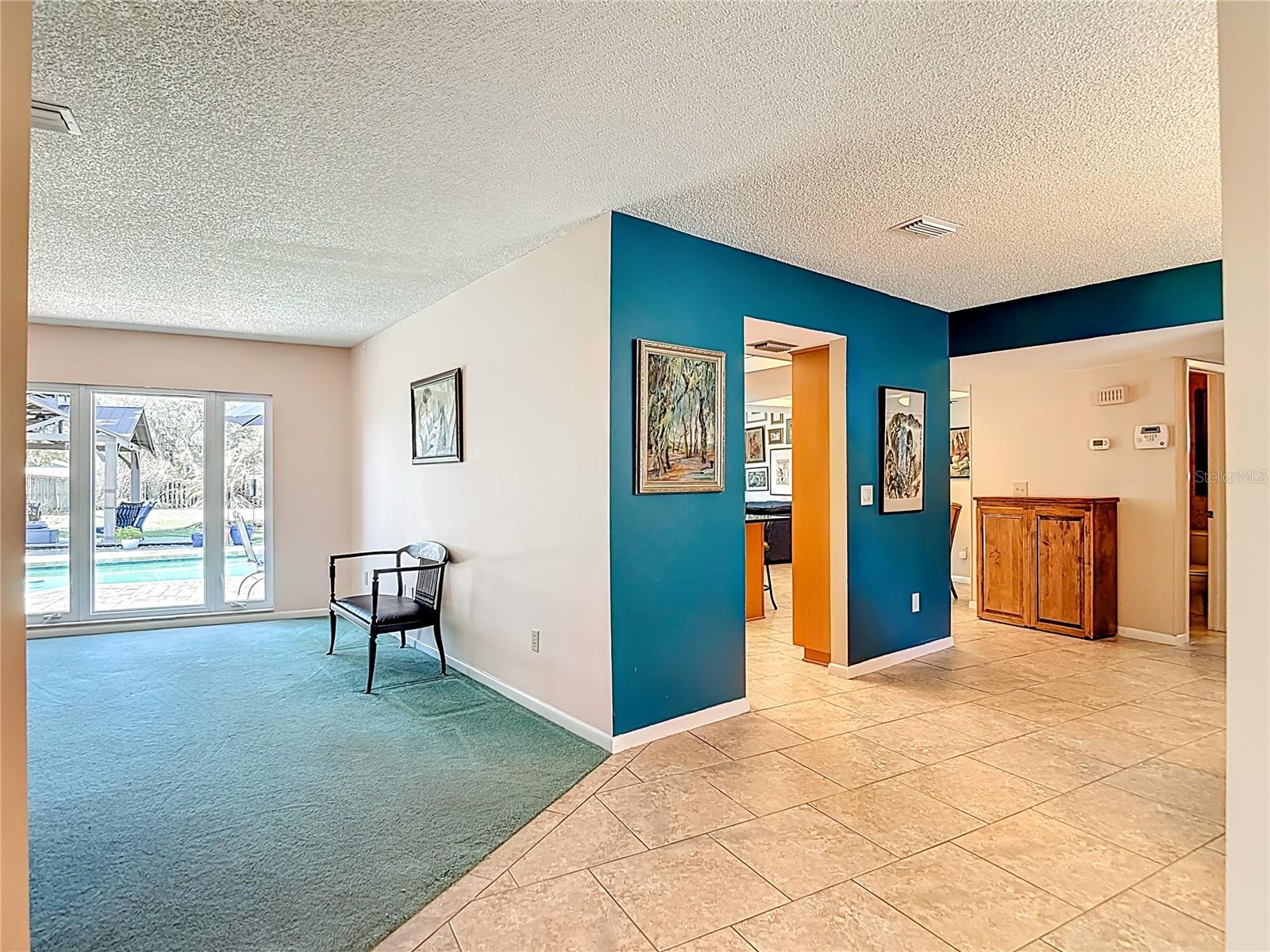 Listing photo id 3 for 9416 Bellhaven Street