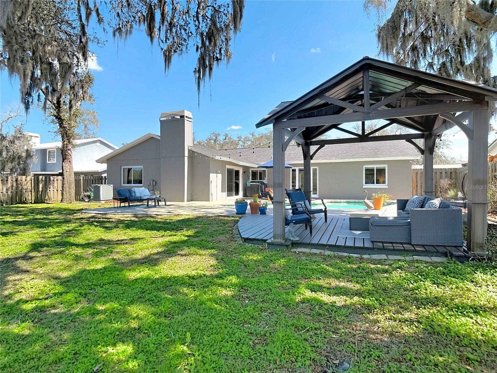 Listing photo id 57 for 9416 Bellhaven Street