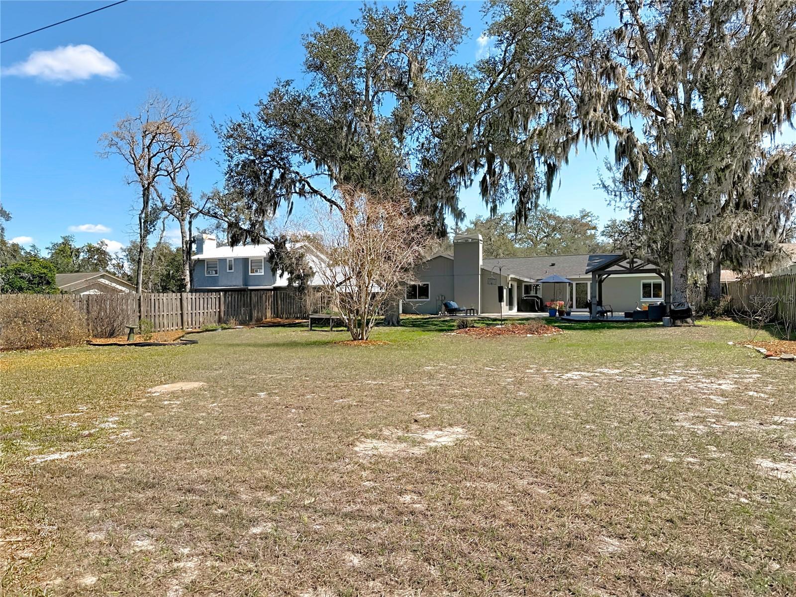 Listing photo id 59 for 9416 Bellhaven Street