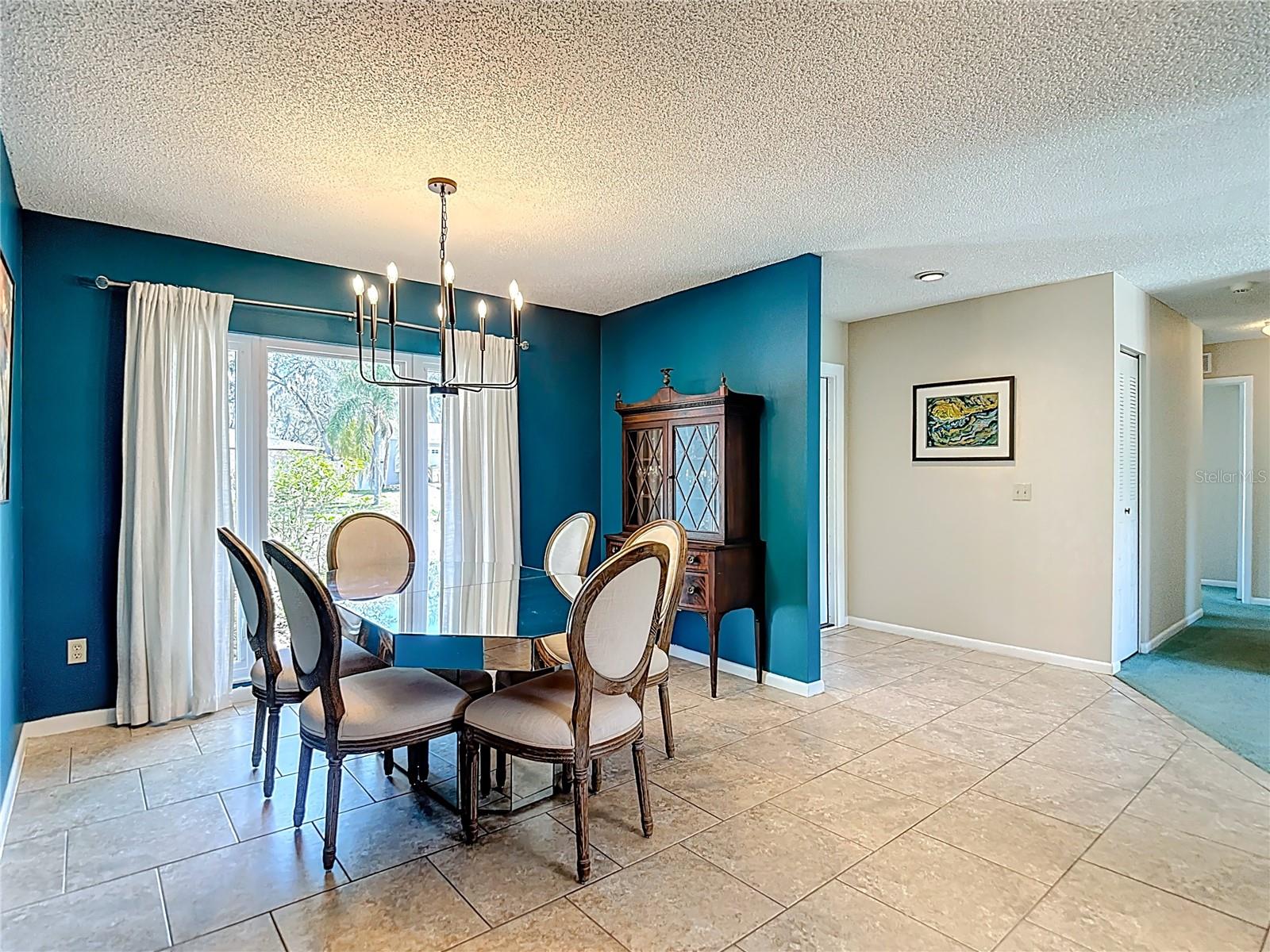 Listing photo id 5 for 9416 Bellhaven Street