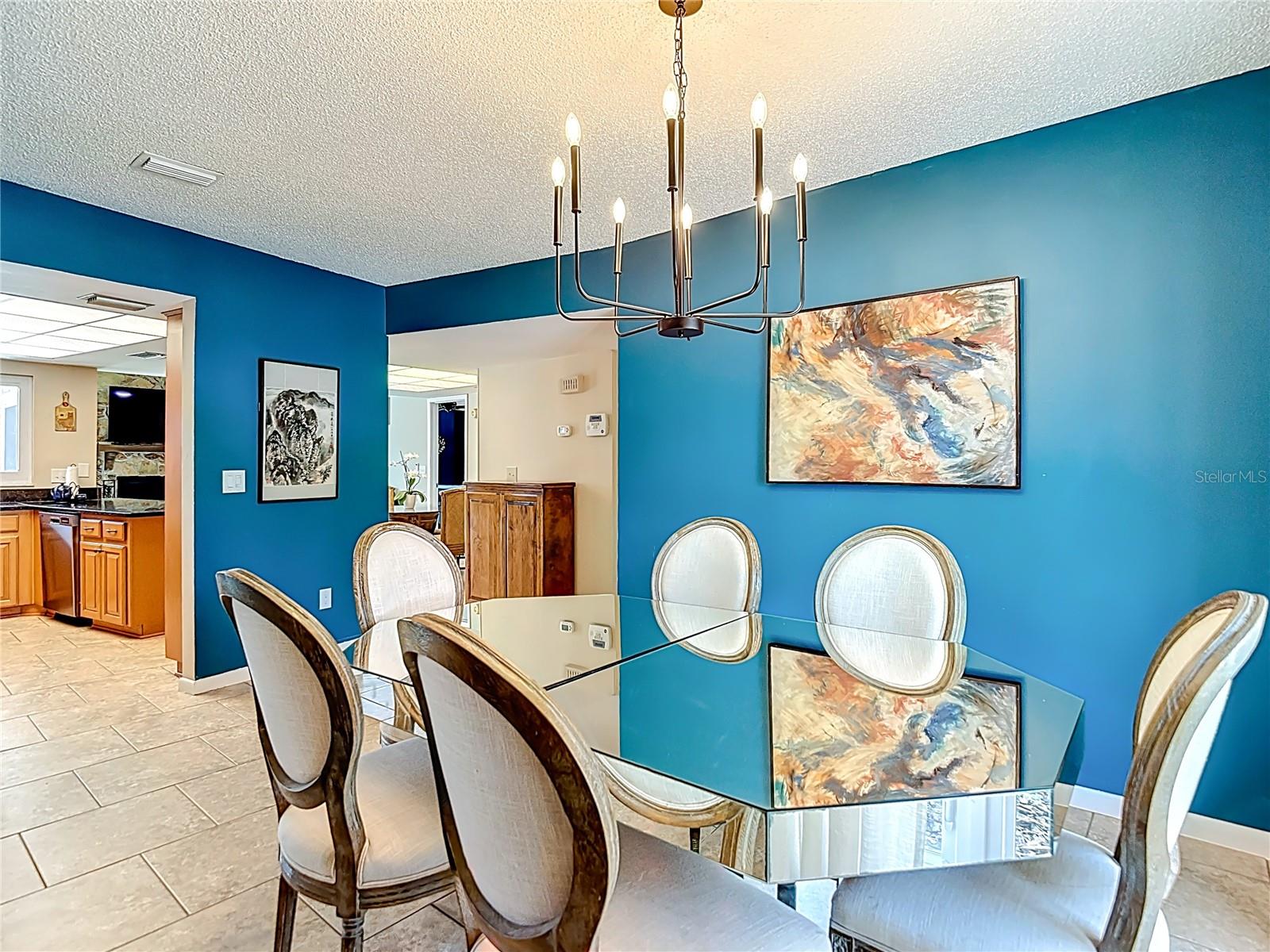 Listing photo id 7 for 9416 Bellhaven Street