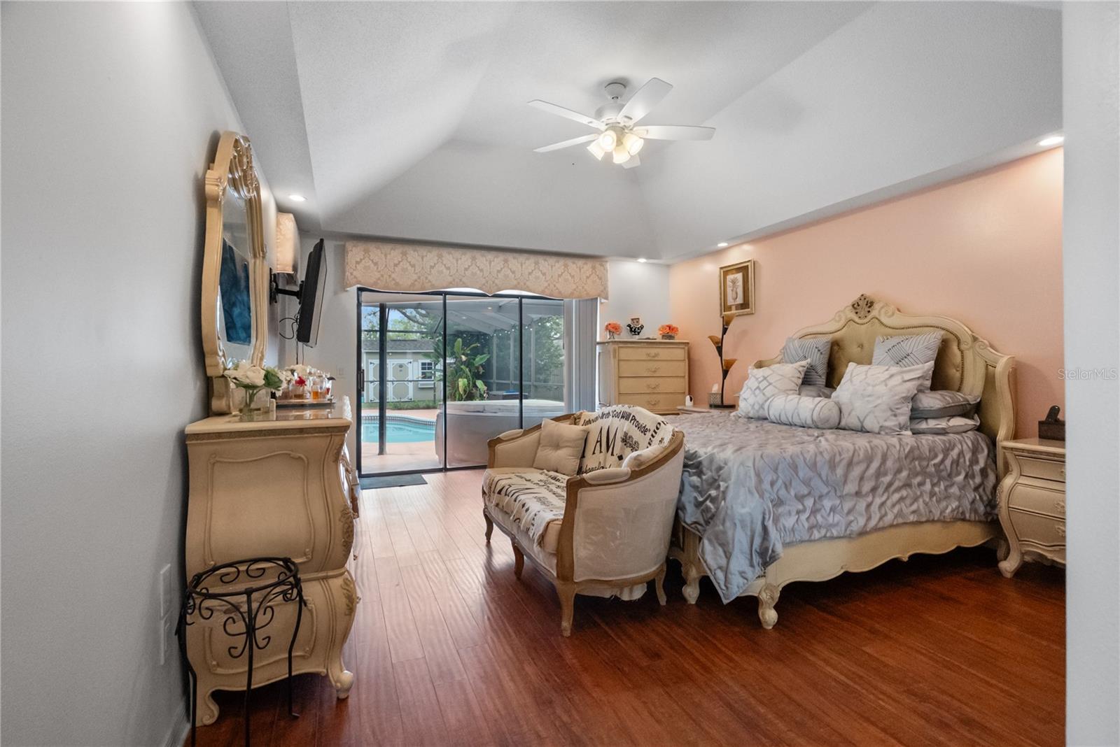 Image 36 of 85 For 1619 Palace Court