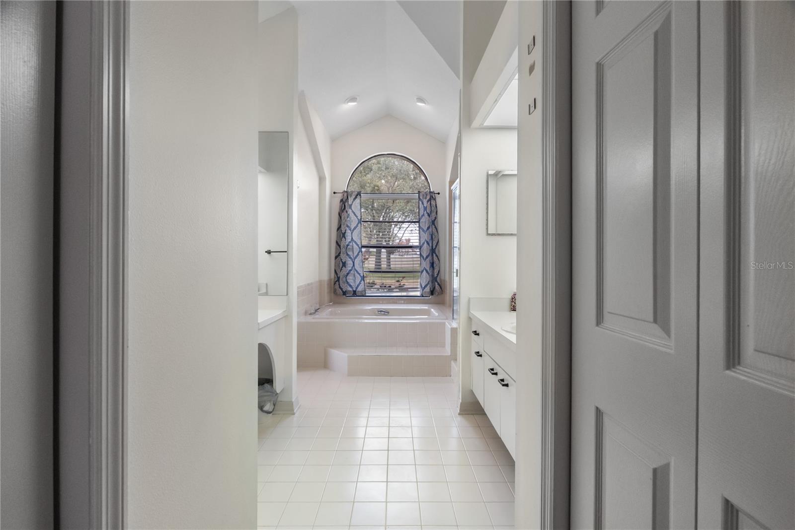 Image 38 of 85 For 1619 Palace Court