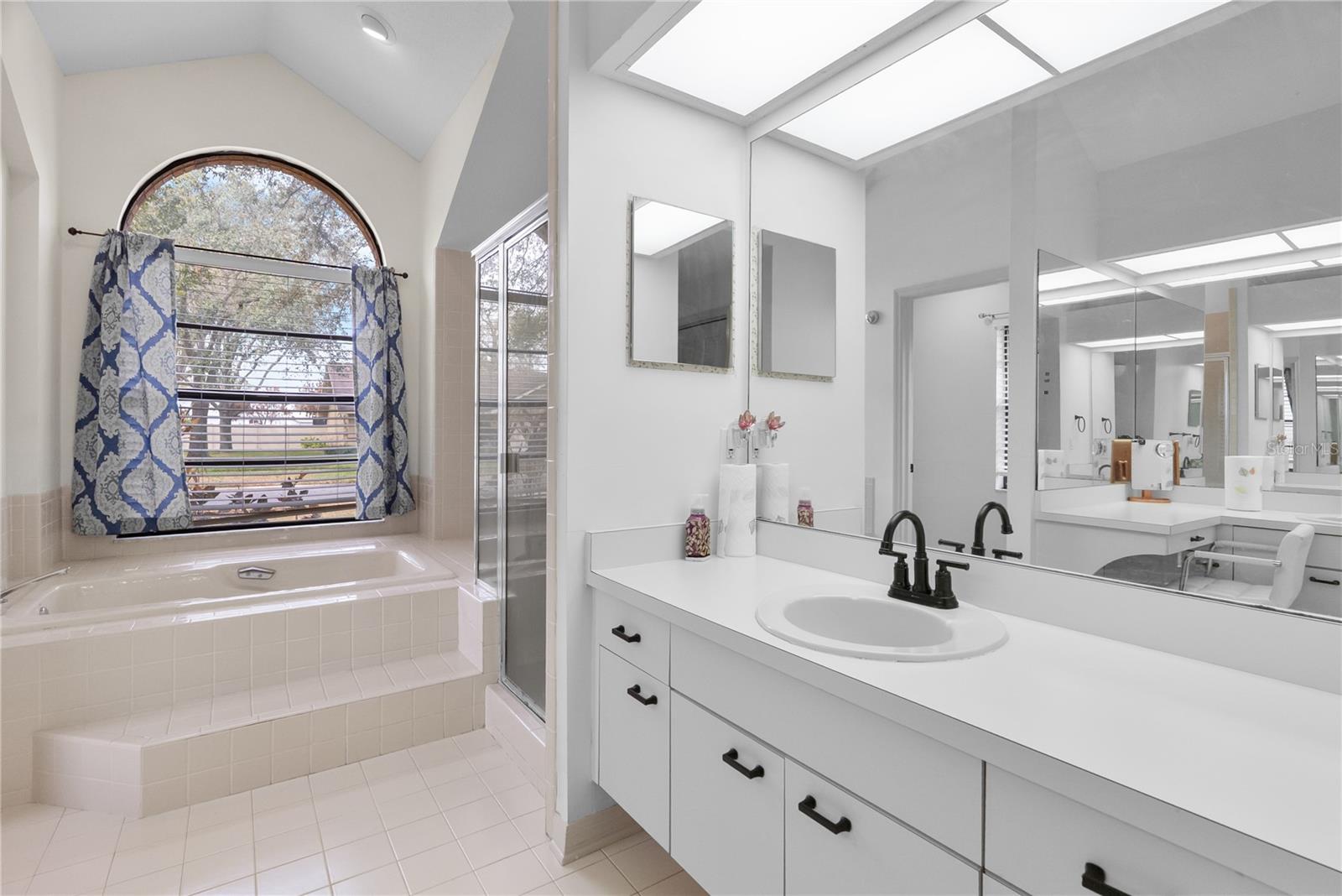 Image 39 of 85 For 1619 Palace Court