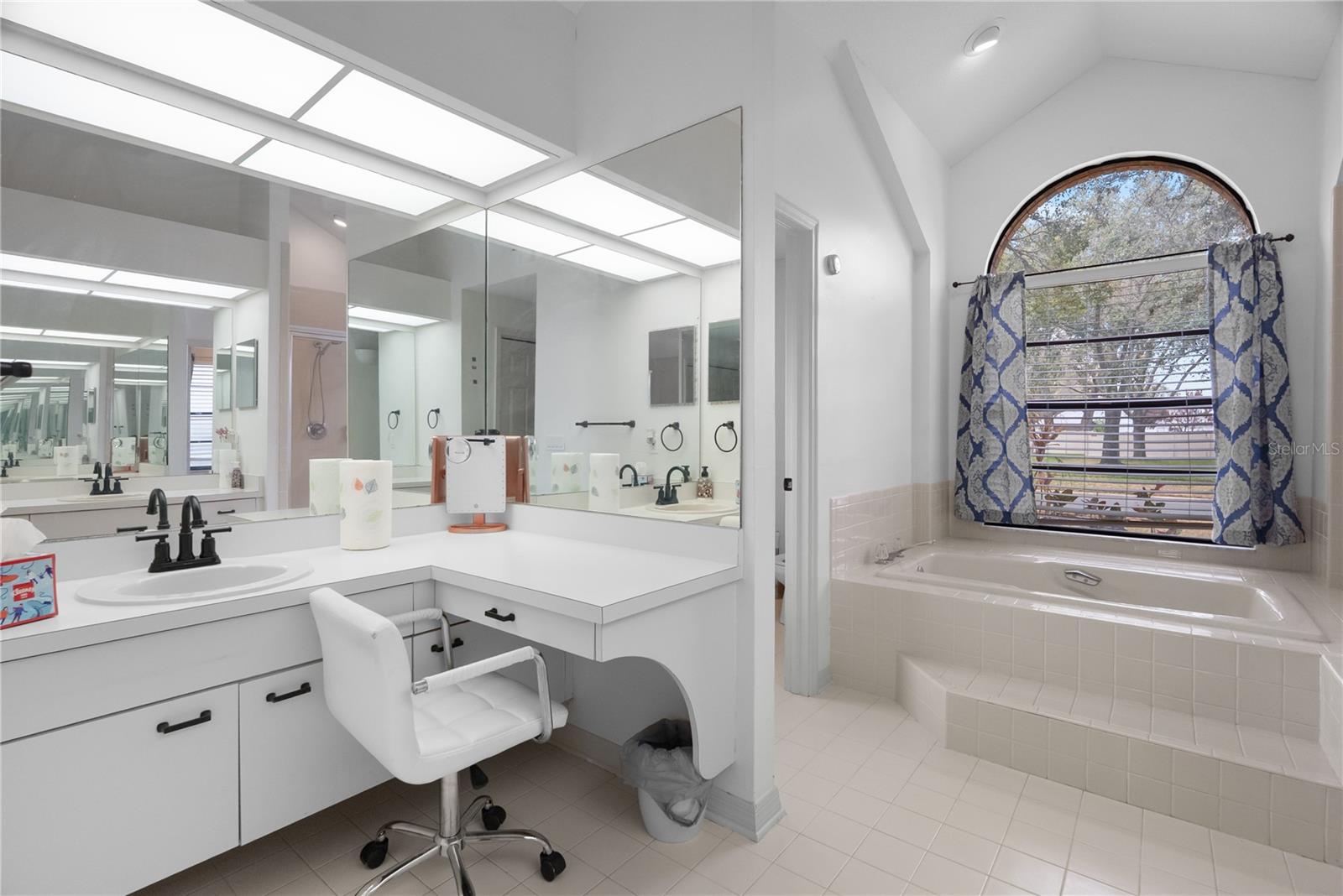 Image 40 of 85 For 1619 Palace Court