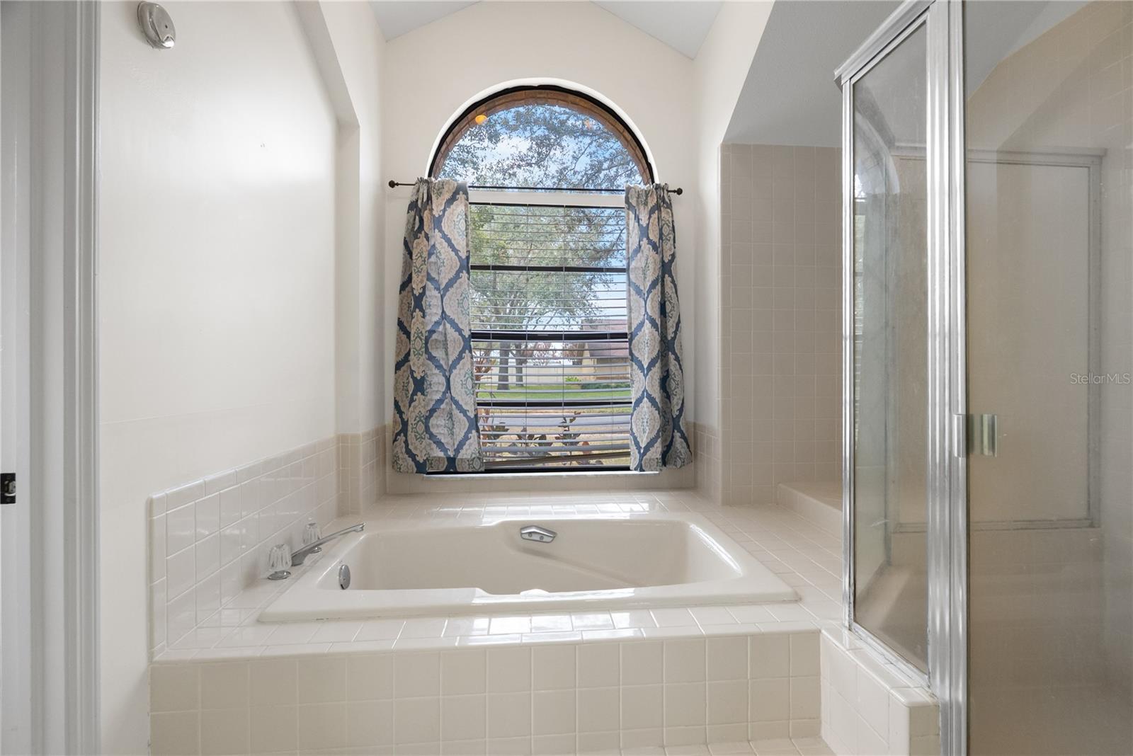 Image 41 of 85 For 1619 Palace Court