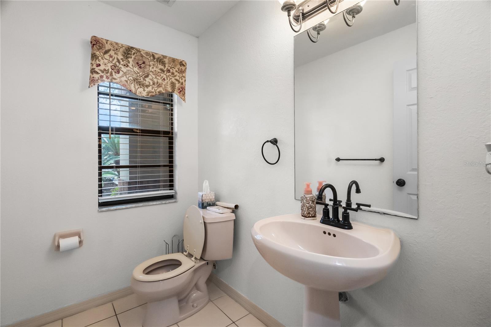 Image 43 of 85 For 1619 Palace Court