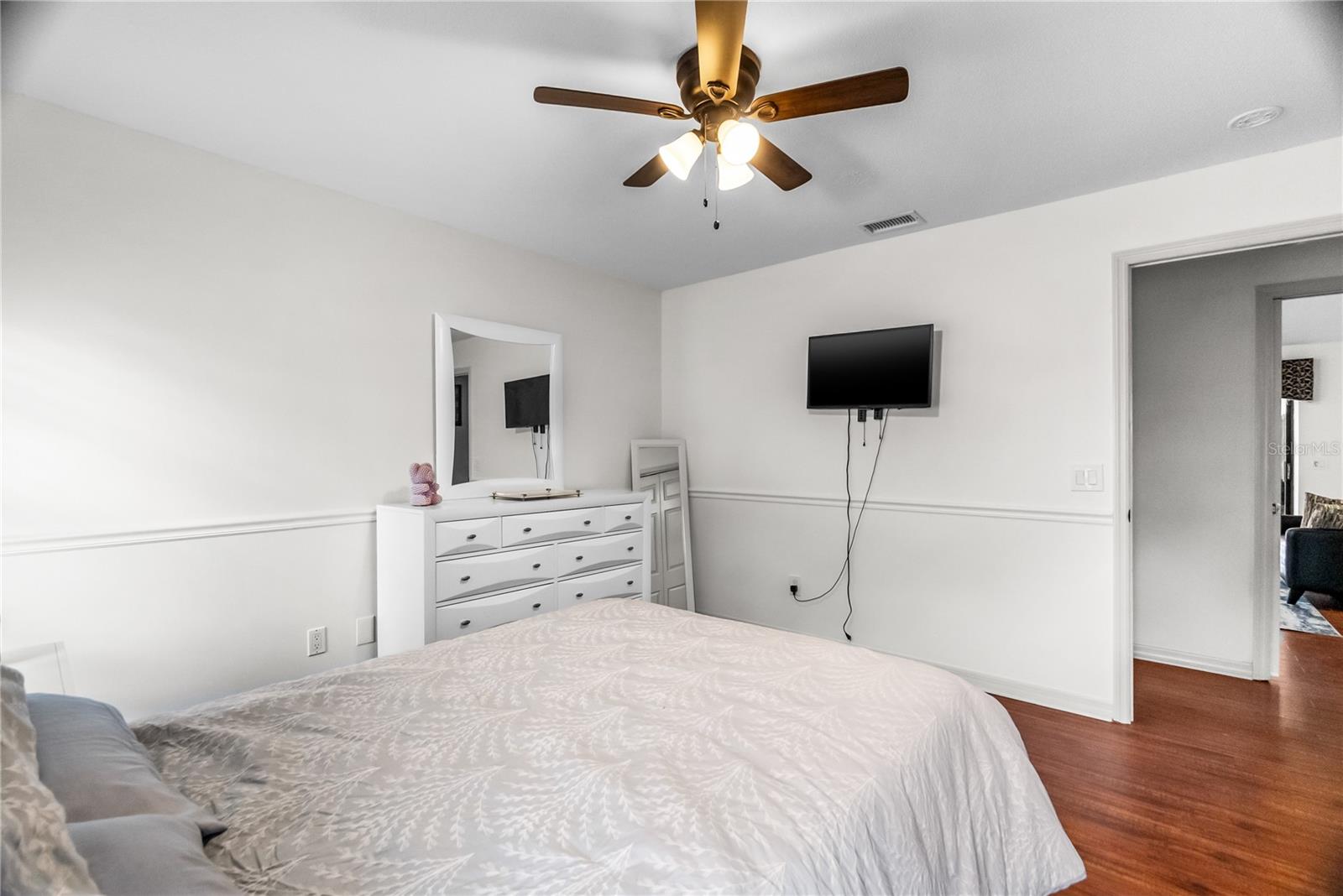 Image 51 of 85 For 1619 Palace Court