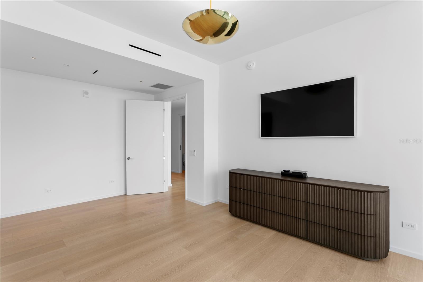 Image 21 of 51 For 1000 Water Street 1201