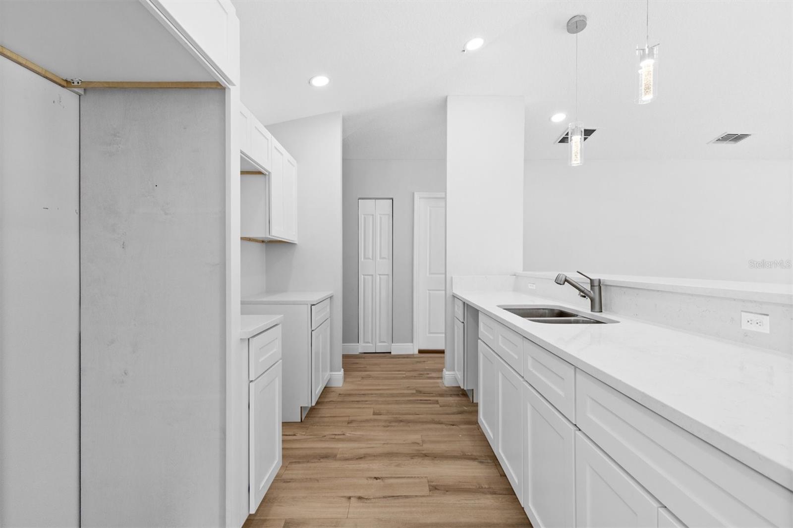 Listing photo id 3 for 2014 Wood Street