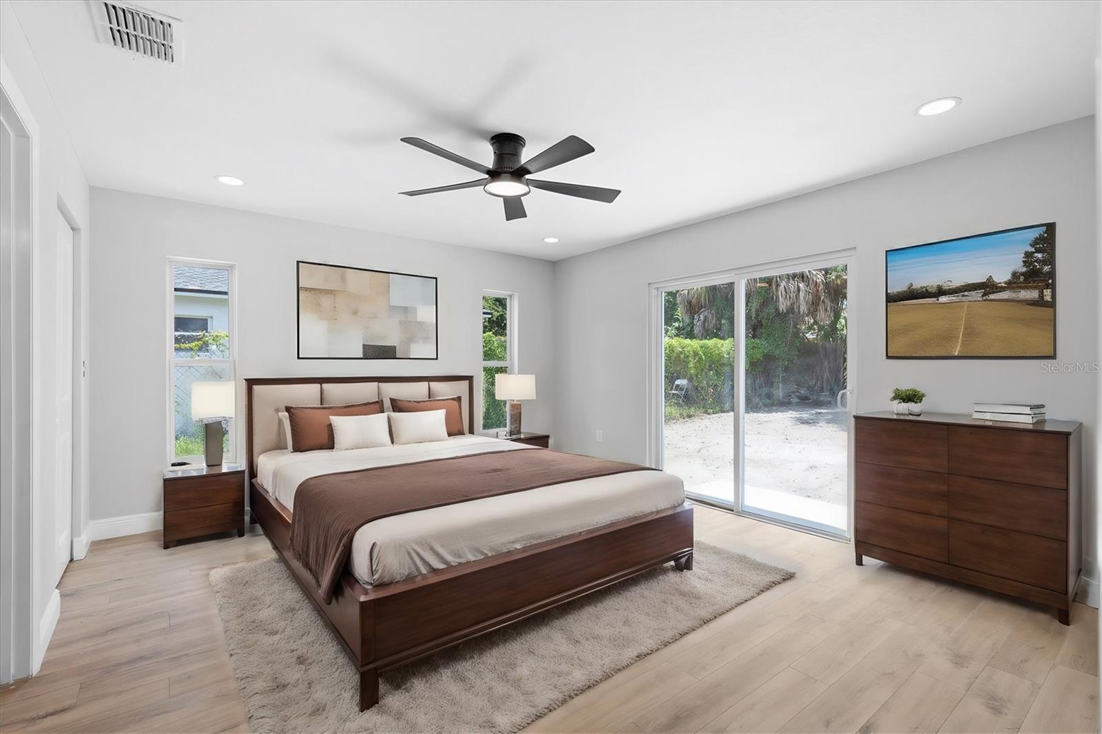 Listing photo id 4 for 2014 Wood Street