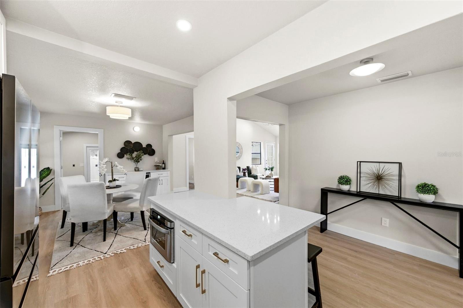 Image 8 of 40 For 5124 Ridge Street N