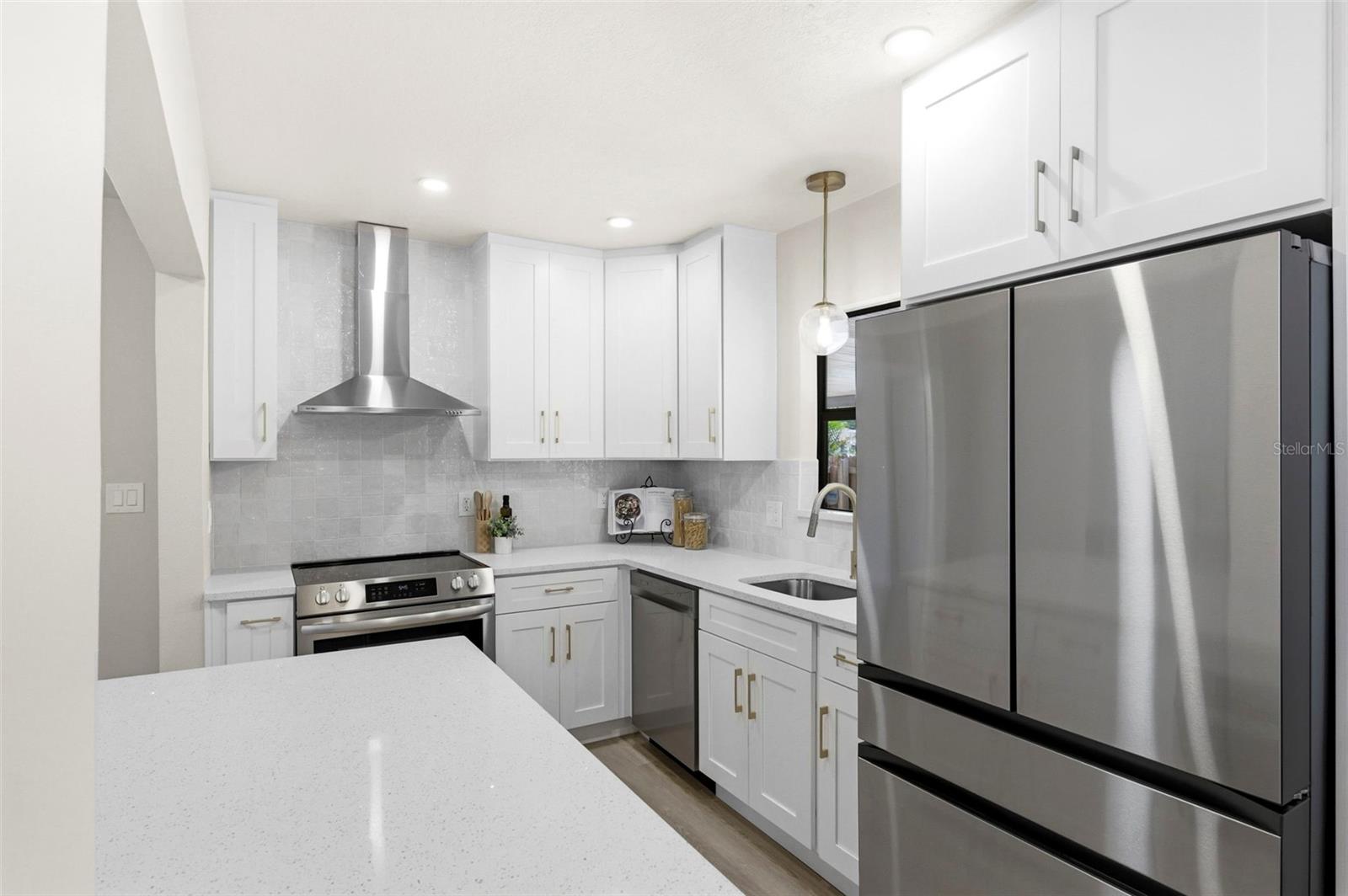 Image 9 of 40 For 5124 Ridge Street N