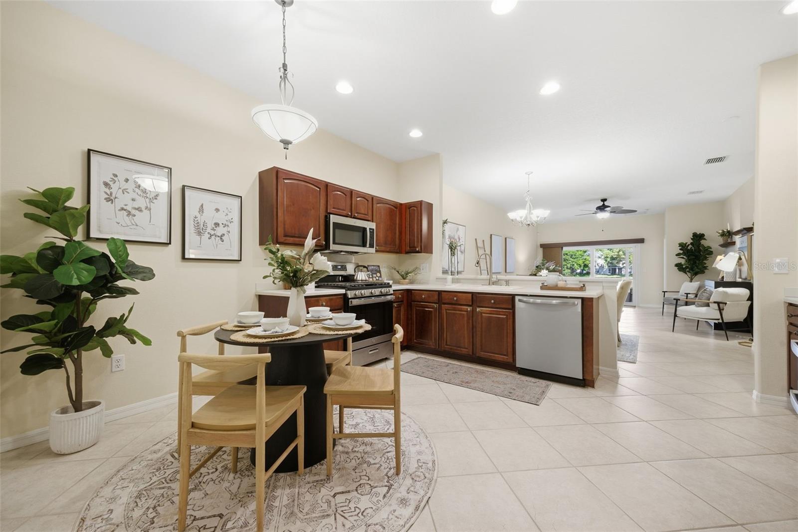 Listing photo id 4 for 19305 Gophertrail Place