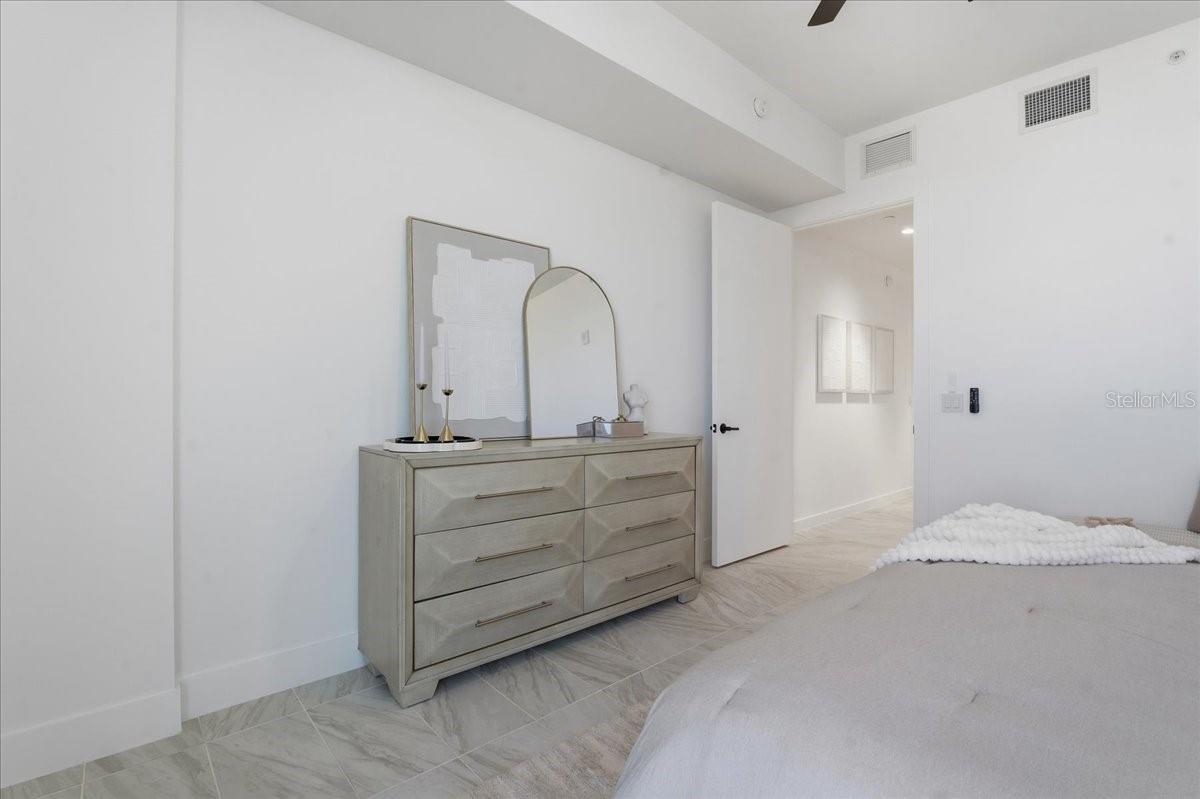 Image 22 of 60 For 777 3rd Avenue N 1202