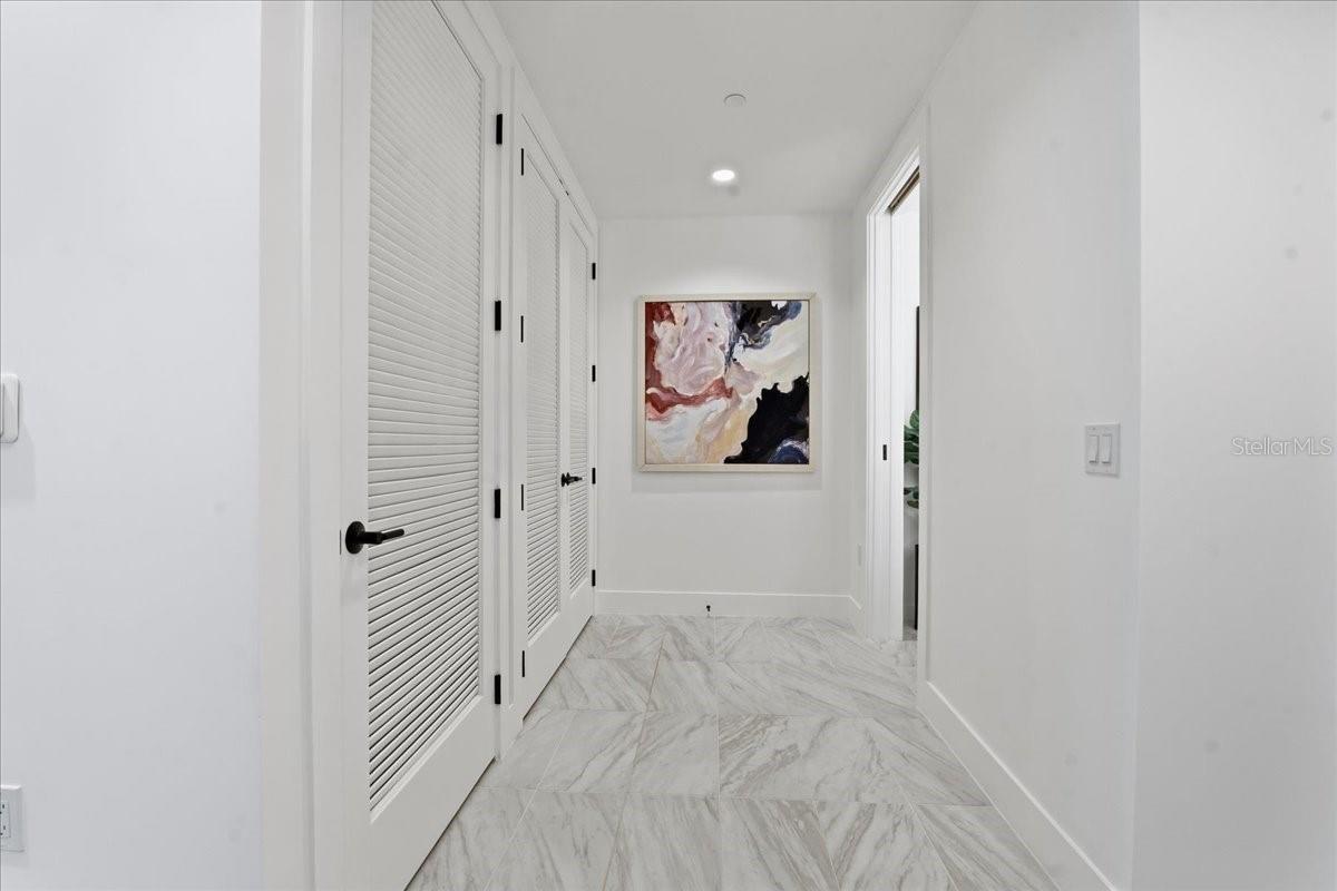 Image 37 of 60 For 777 3rd Avenue N 1202