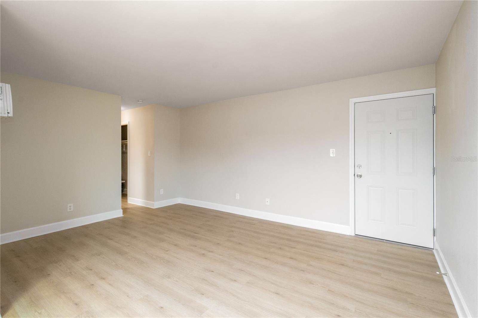 Listing photo id 4 for 8340 12th Street N A