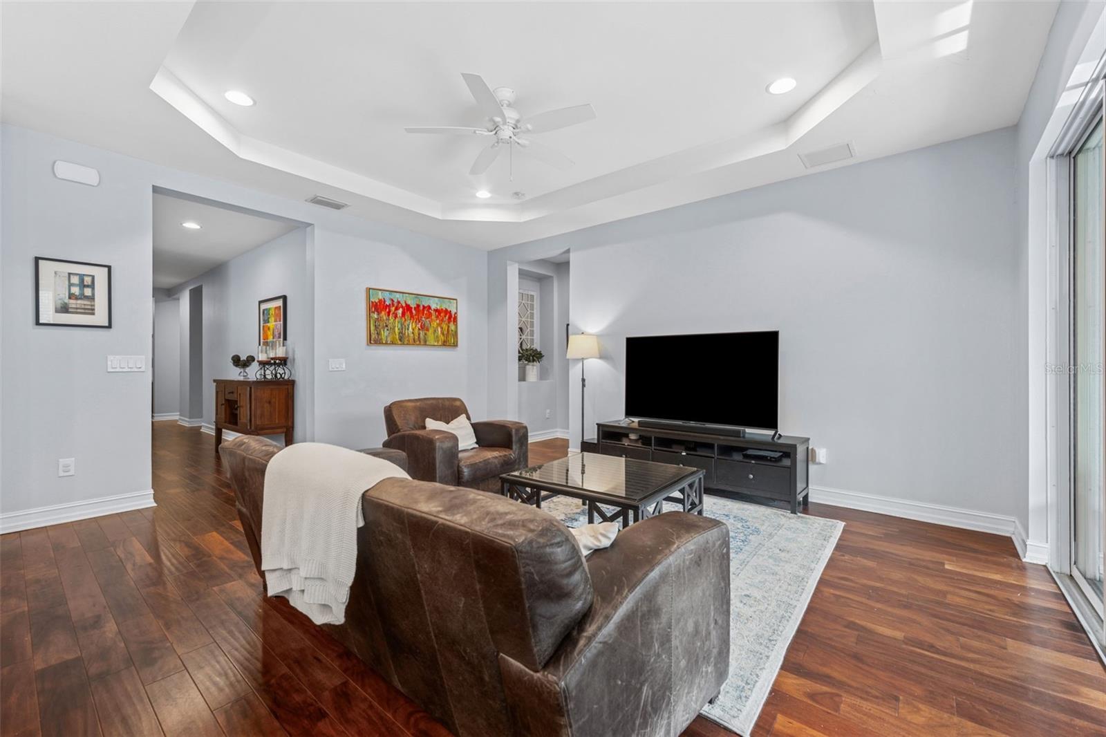 Image 12 of 39 For 8011 Red Orchard Court