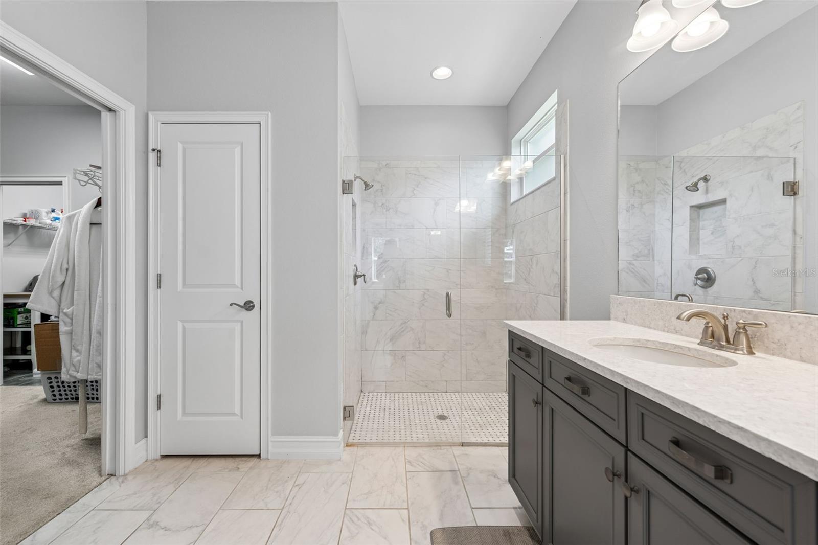 Image 24 of 39 For 8011 Red Orchard Court