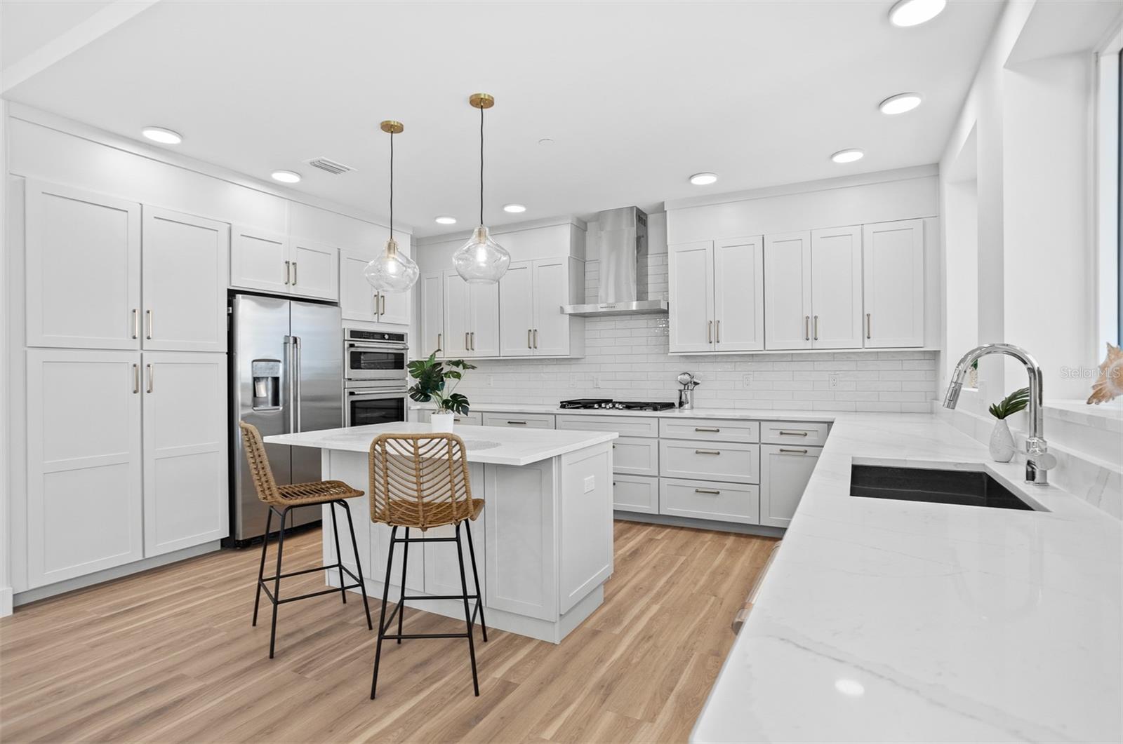 Listing photo id 8 for 870 Osceola Avenue