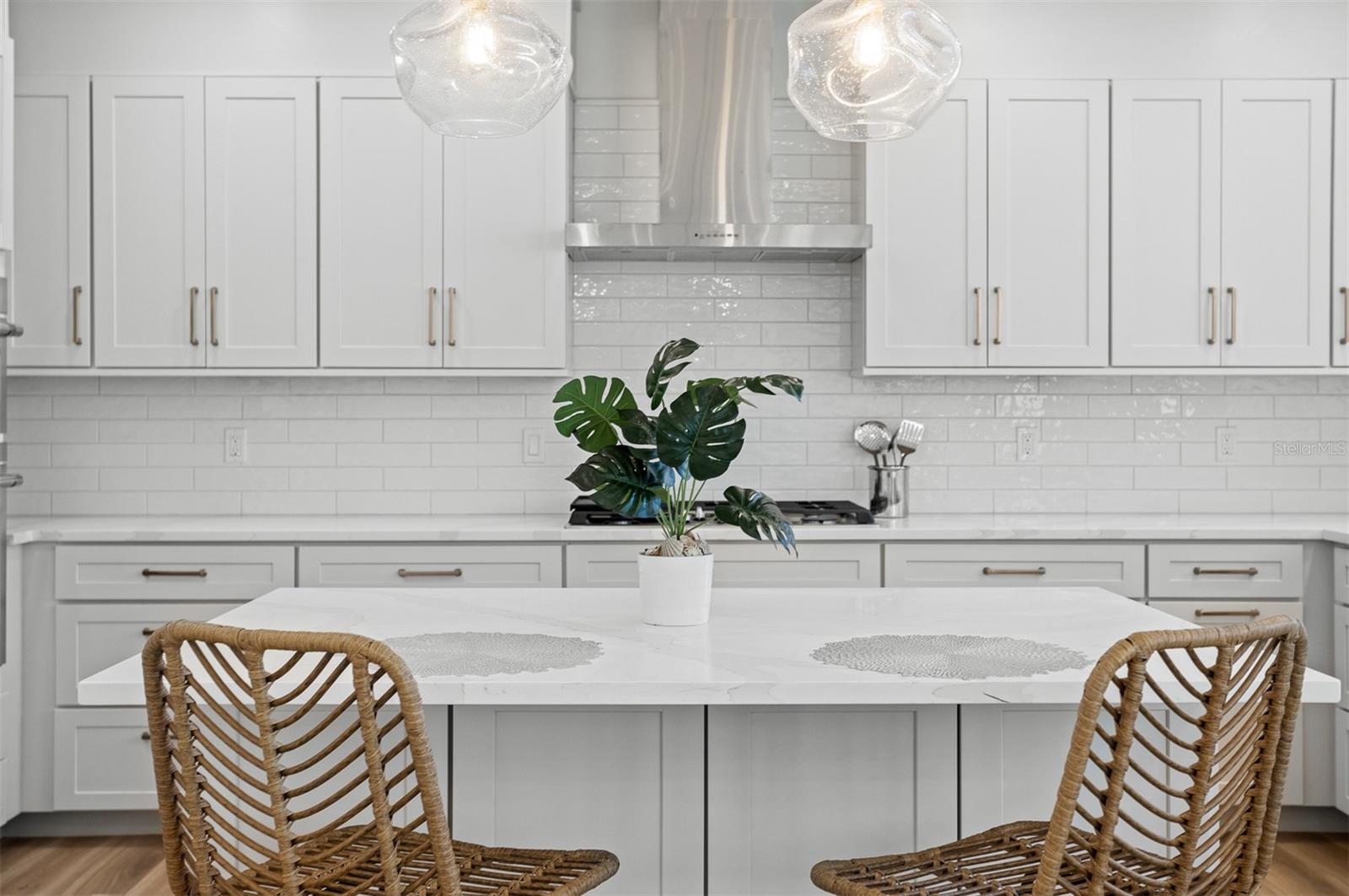 Listing photo id 10 for 870 Osceola Avenue