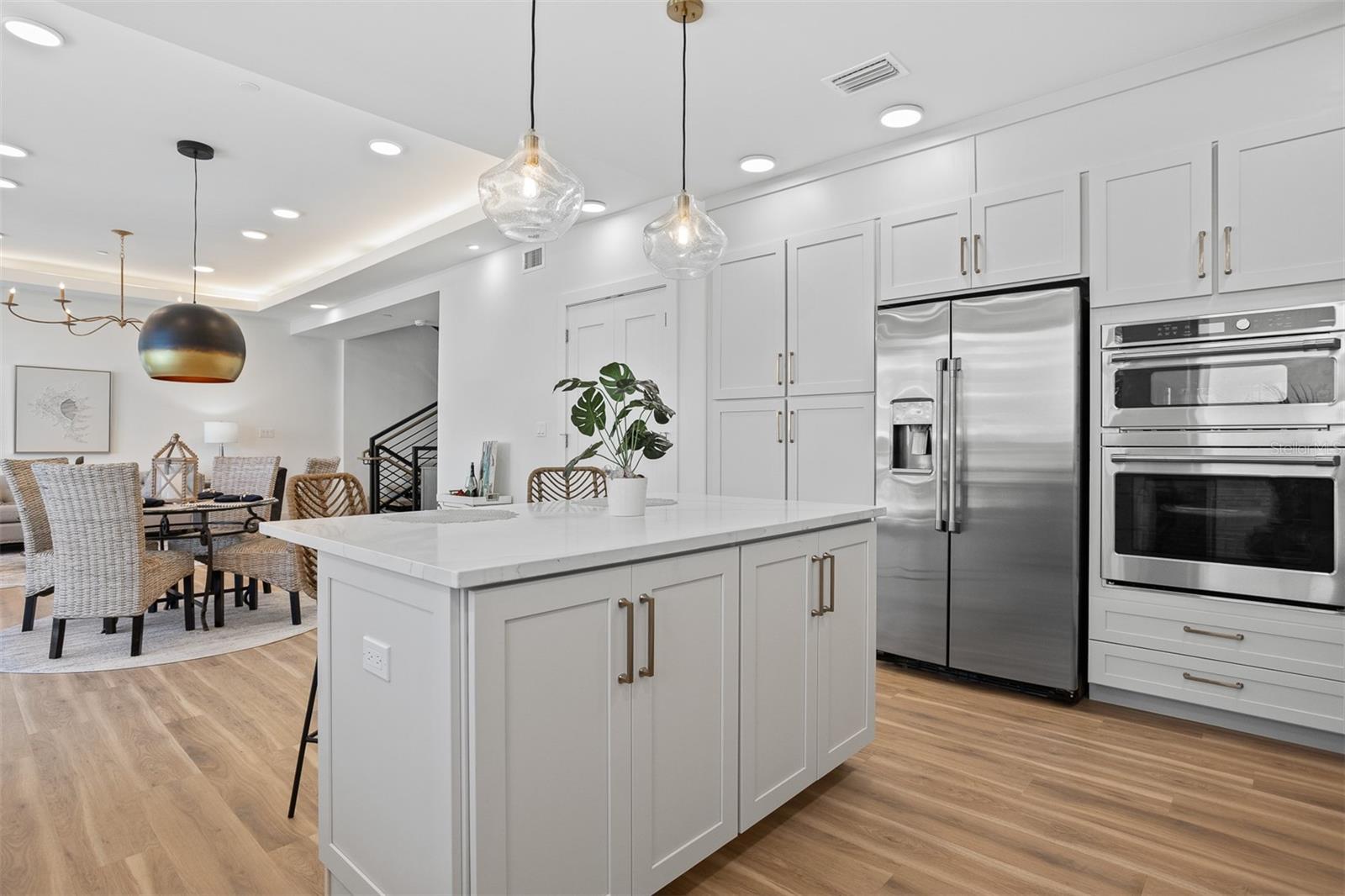 Listing photo id 11 for 870 Osceola Avenue