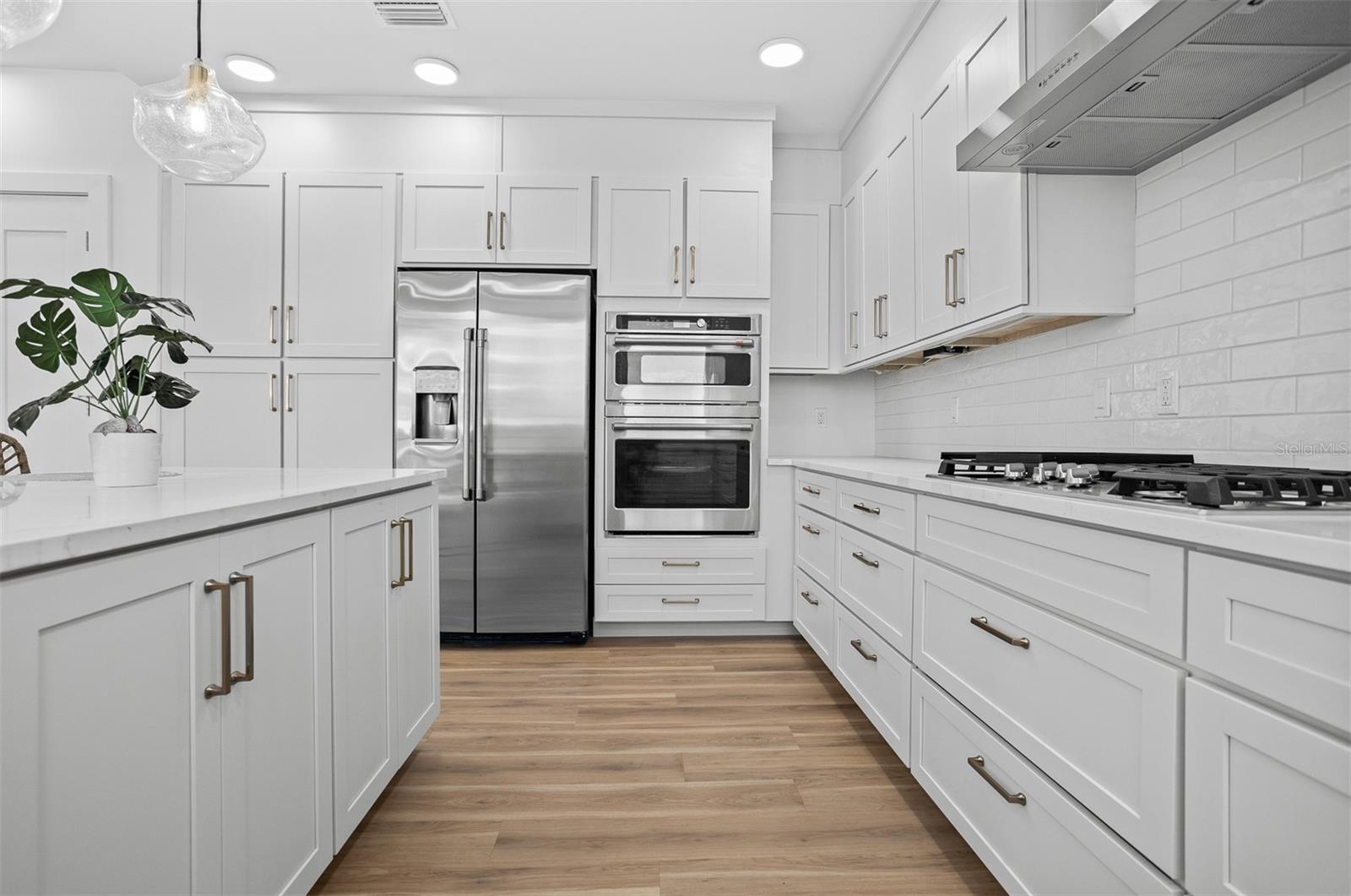 Listing photo id 12 for 870 Osceola Avenue