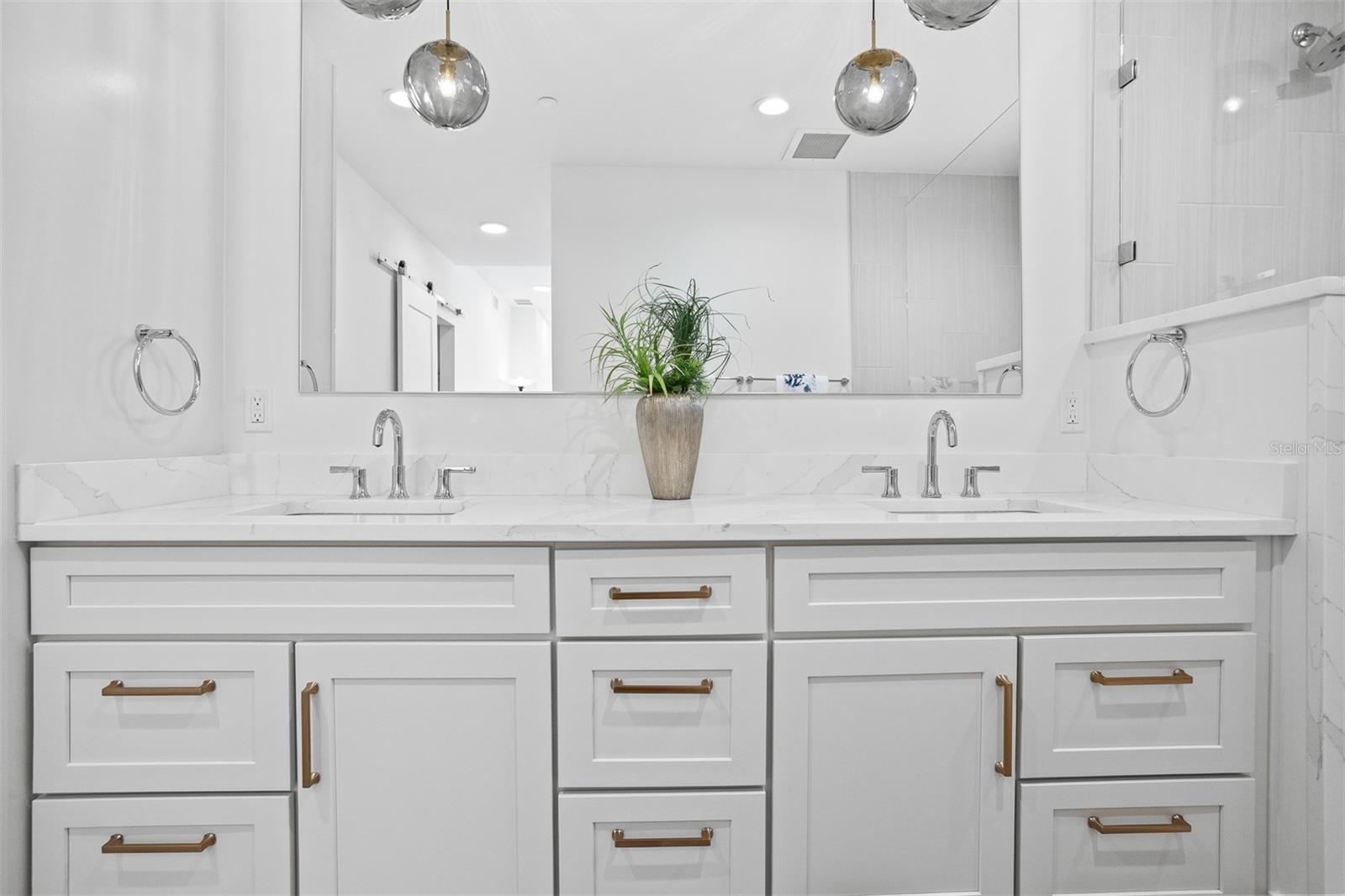 Listing photo id 22 for 870 Osceola Avenue