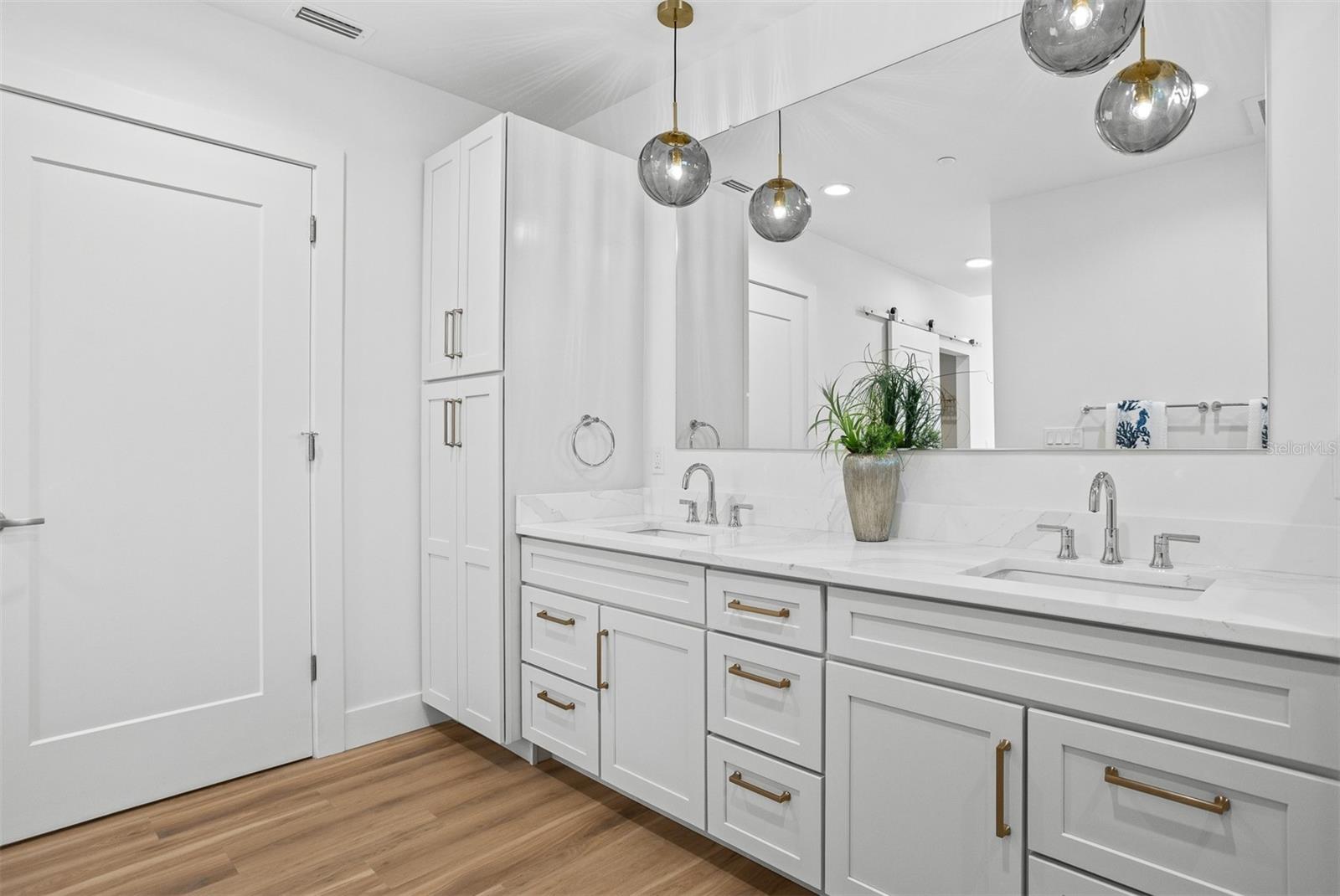 Listing photo id 23 for 870 Osceola Avenue