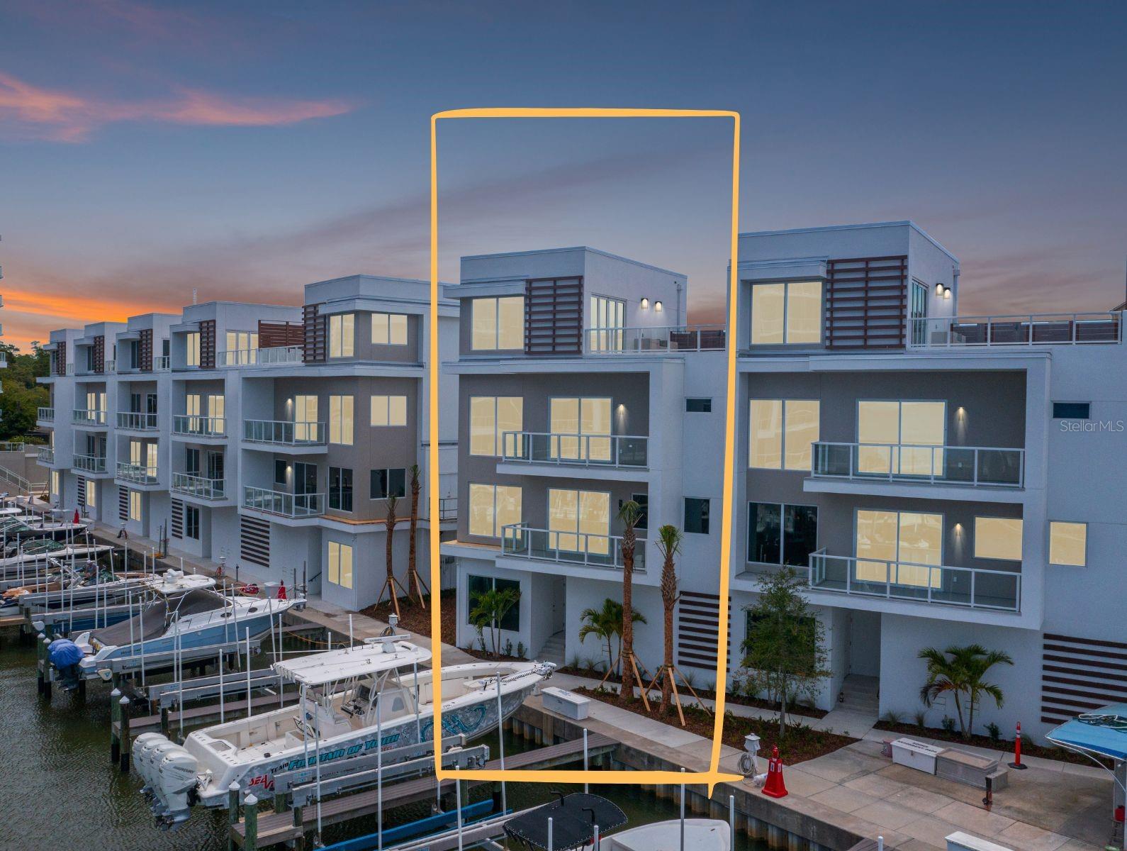 Listing photo id 1 for 870 Osceola Avenue