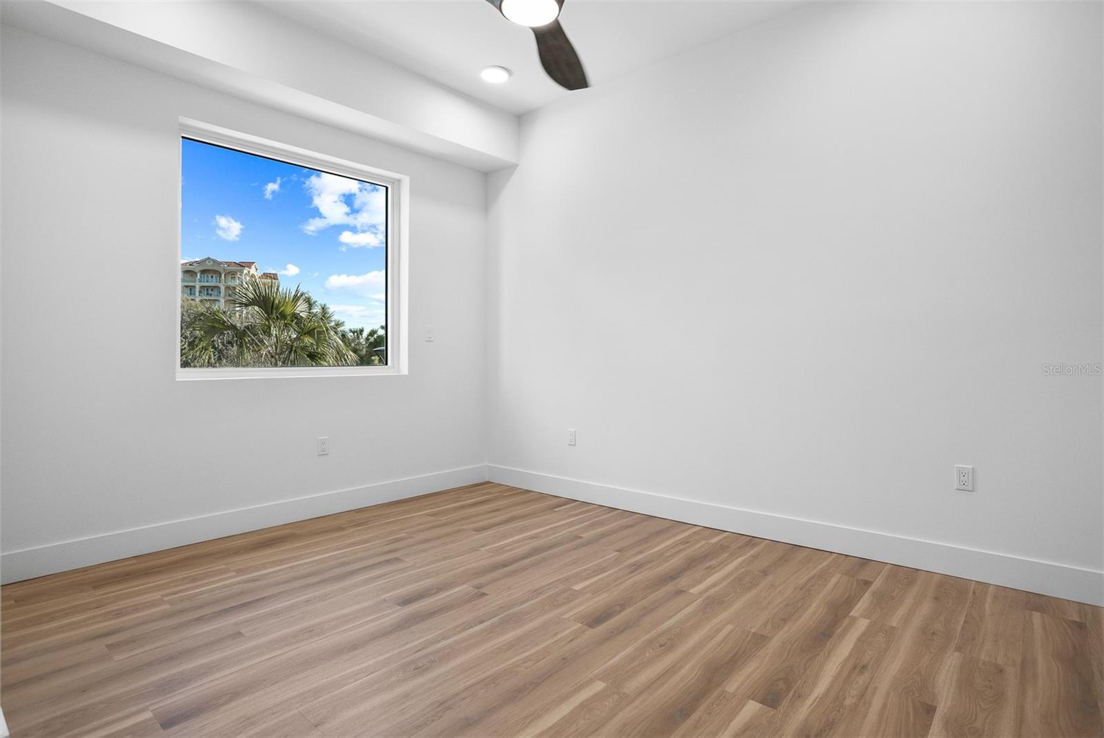 Listing photo id 31 for 870 Osceola Avenue