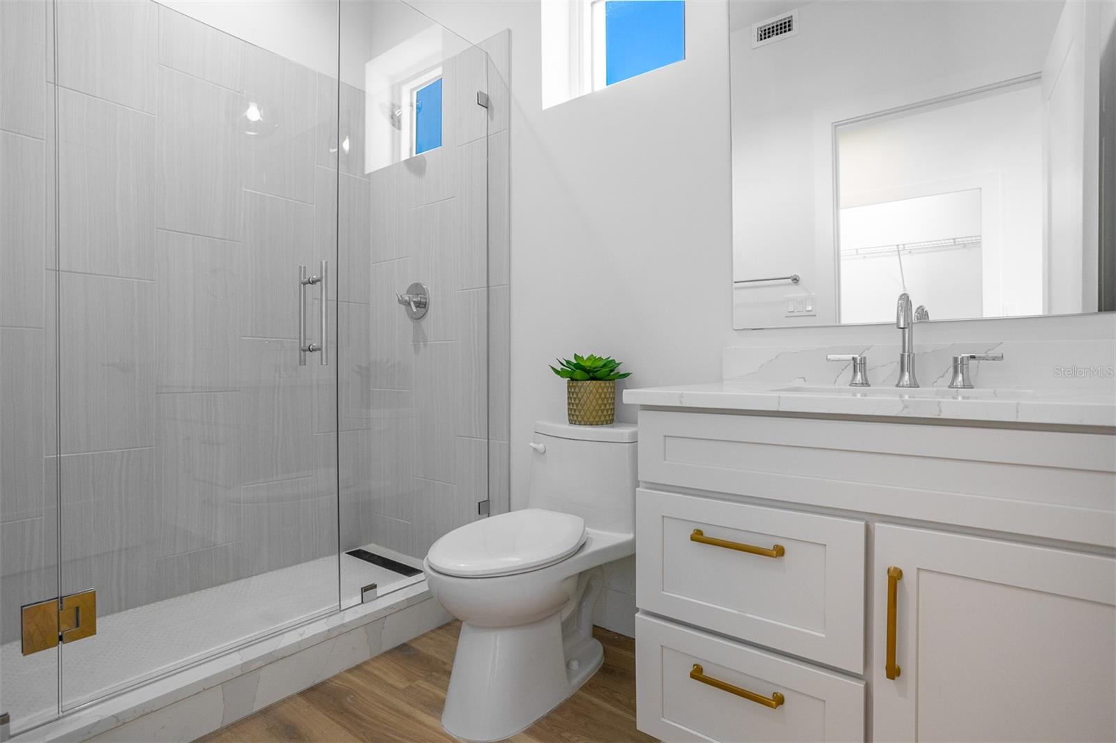 Listing photo id 32 for 870 Osceola Avenue